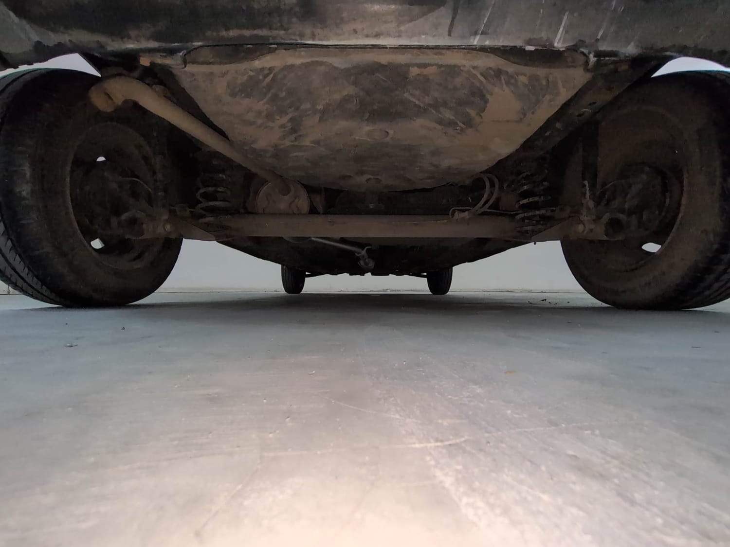 Used 2016 Renault Kwid RXT Petrol Manual extra REAR UNDERBODY VIEW (TAKEN FROM REAR)