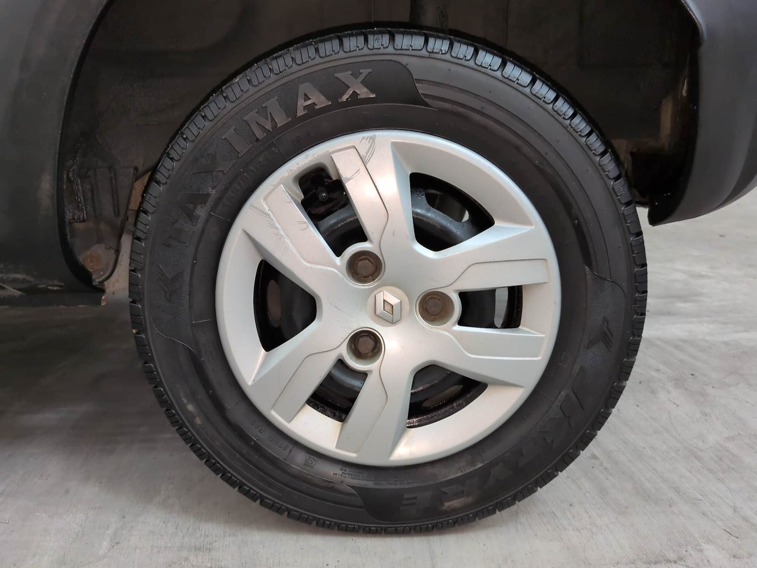 Used 2016 Renault Kwid RXT Petrol Manual tyres LEFT REAR TYRE RIM VIEW