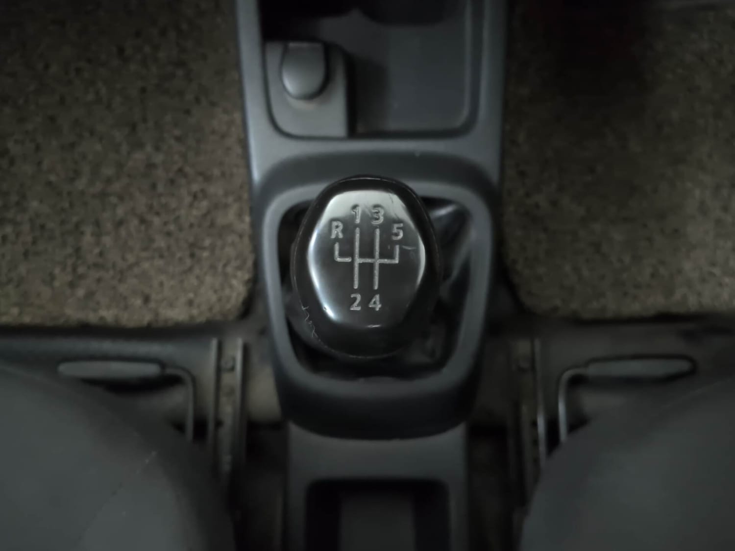 Used 2016 Renault Kwid RXT Petrol Manual interior GEAR  KNOB VIEW