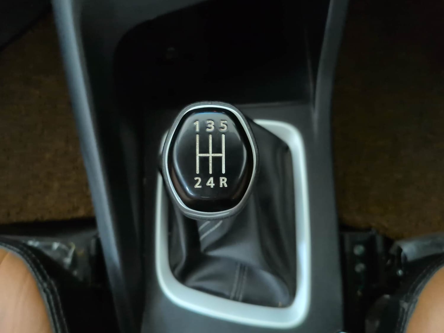 Used 2025 Nissan Magnite Tekna HRAO 1.0 Turbo Petrol MT Petrol Manual interior GEAR  KNOB VIEW