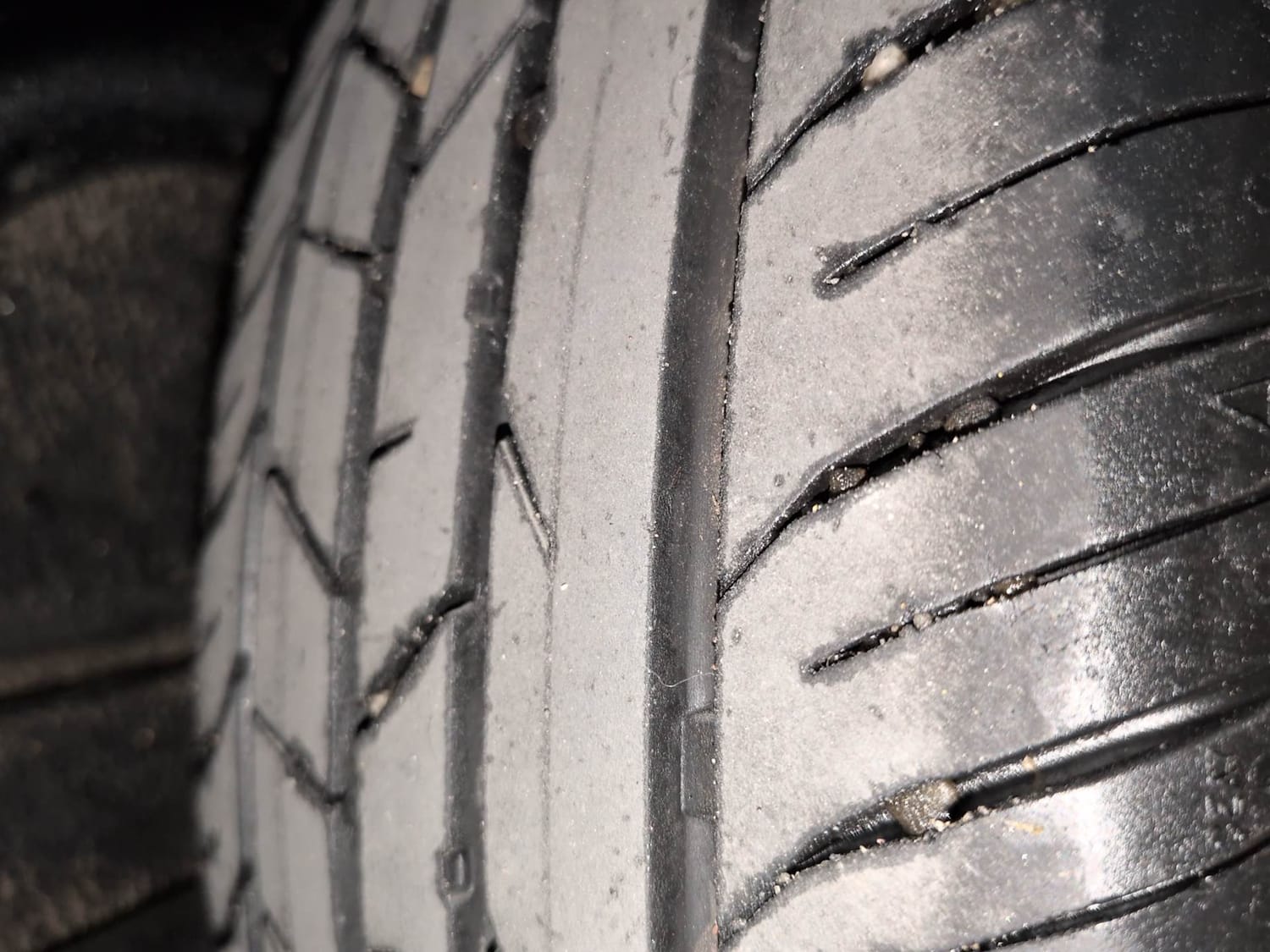 Used 2025 Nissan Magnite Tekna HRAO 1.0 Turbo Petrol MT Petrol Manual tyres RIGHT REAR TYRE TREAD VIEW