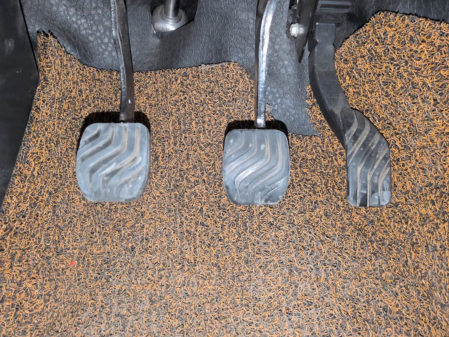 Used 2025 Nissan Magnite Tekna HRAO 1.0 Turbo Petrol MT Petrol Manual interior PEDALS VIEW