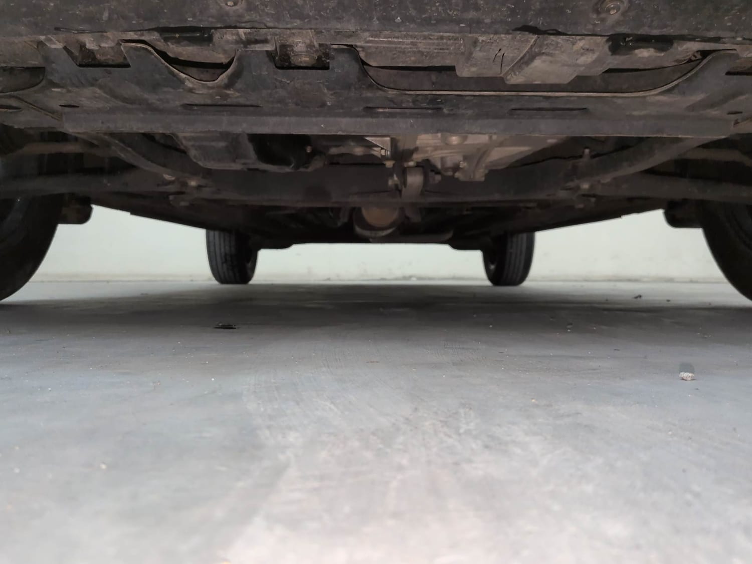 Used 2025 Nissan Magnite Tekna HRAO 1.0 Turbo Petrol MT Petrol Manual extra FRONT LEFT UNDERBODY VIEW