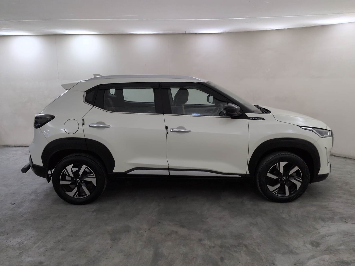Used 2025 Nissan Magnite Tekna HRAO 1.0 Turbo Petrol MT Petrol Manual exterior RIGHT SIDE VIEW