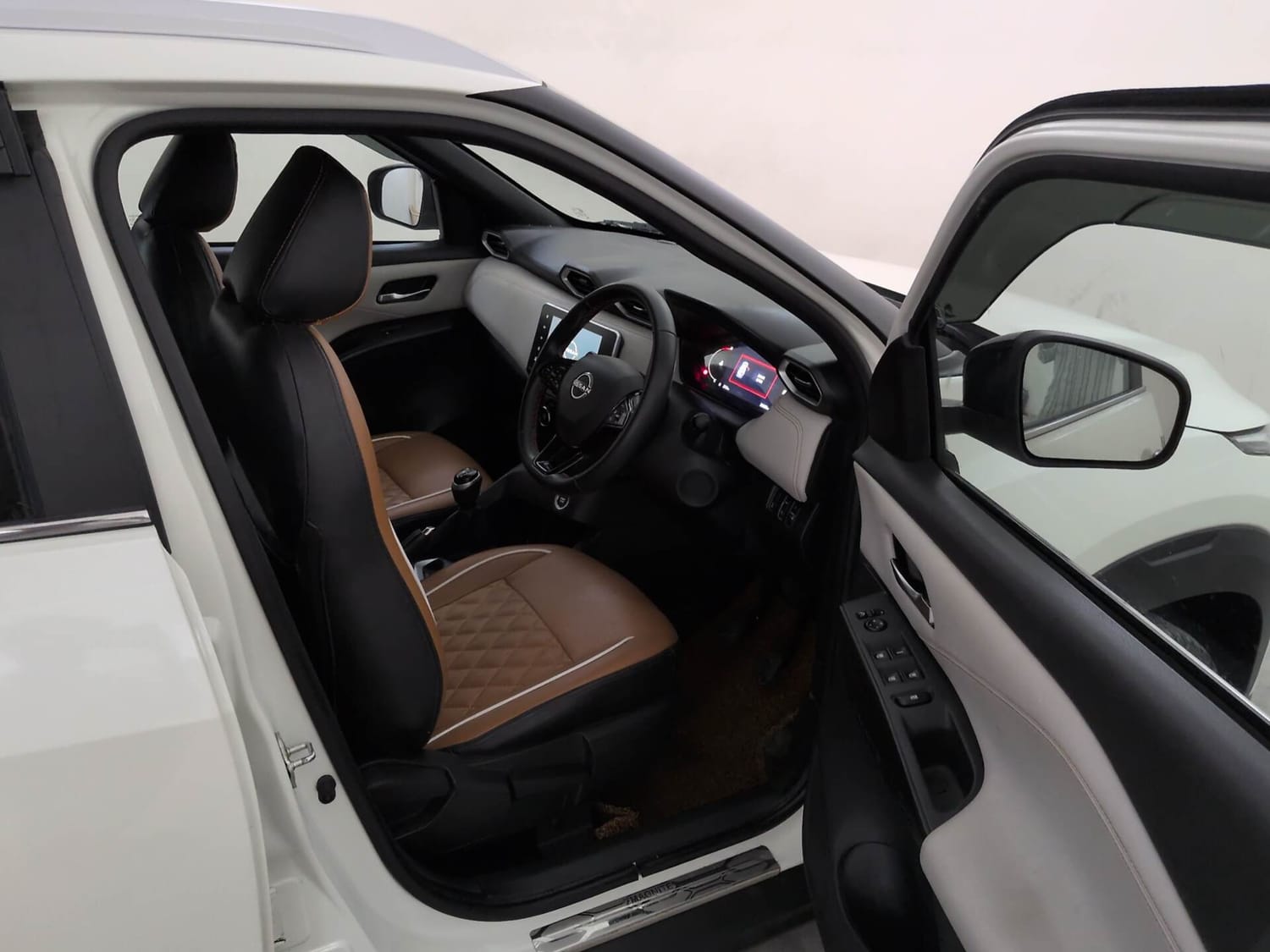 Used 2025 Nissan Magnite Tekna HRAO 1.0 Turbo Petrol MT Petrol Manual interior RIGHT SIDE FRONT DOOR CABIN VIEW