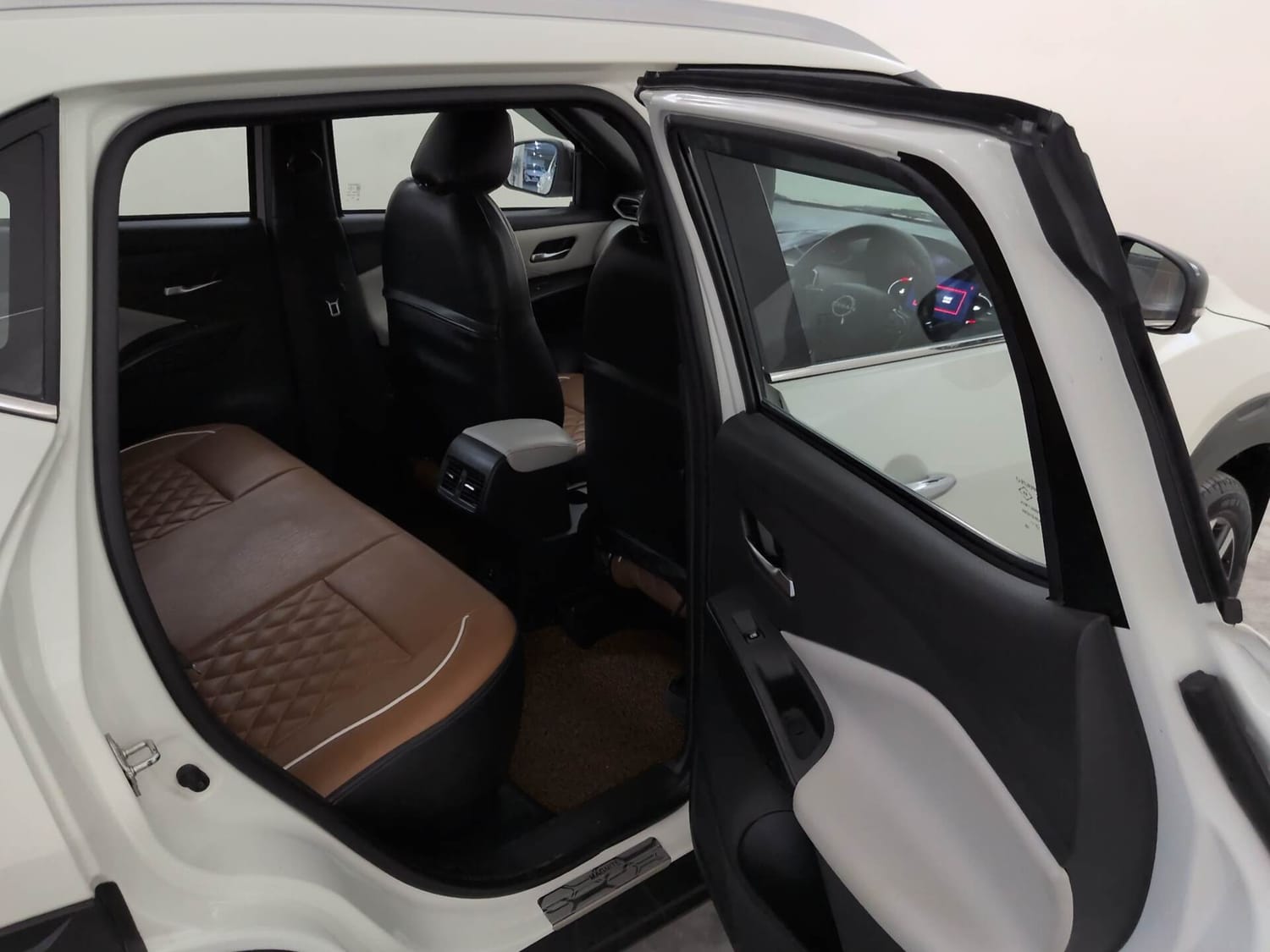 Used 2025 Nissan Magnite Tekna HRAO 1.0 Turbo Petrol MT Petrol Manual interior RIGHT SIDE REAR DOOR CABIN VIEW
