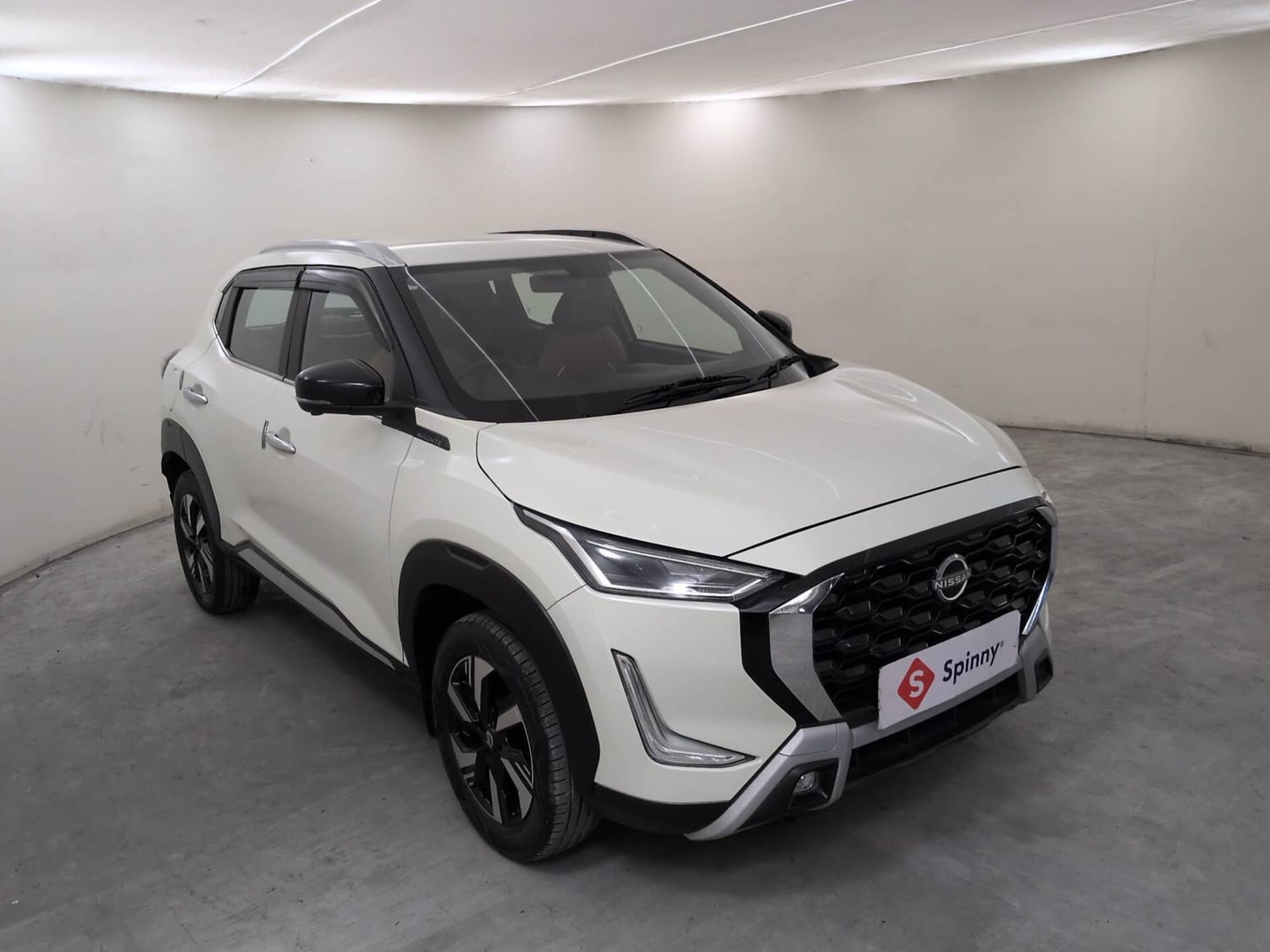 Used 2025 Nissan Magnite Tekna HRAO 1.0 Turbo Petrol MT Petrol Manual exterior RIGHT FRONT CORNER VIEW