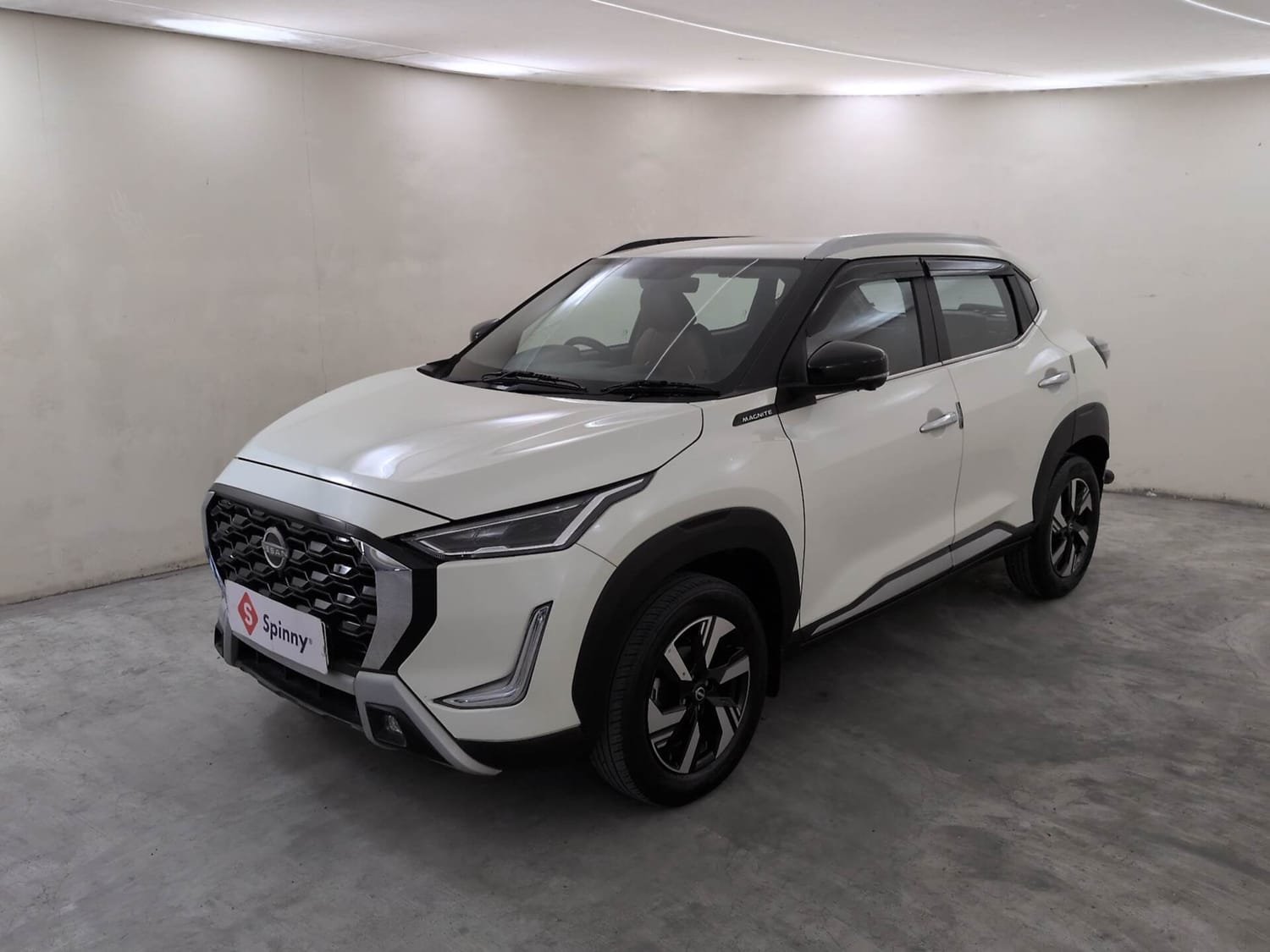 Used 2025 Nissan Magnite Tekna HRAO 1.0 Turbo Petrol MT Petrol Manual exterior LEFT FRONT CORNER VIEW