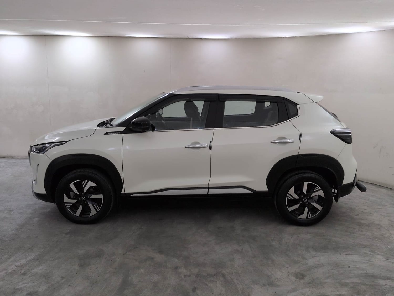 Used 2025 Nissan Magnite Tekna HRAO 1.0 Turbo Petrol MT Petrol Manual exterior LEFT SIDE VIEW