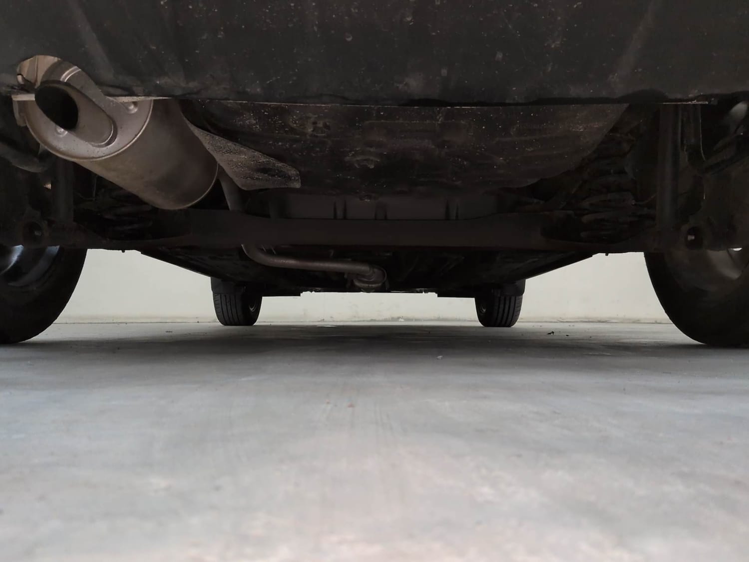 Used 2025 Nissan Magnite Tekna HRAO 1.0 Turbo Petrol MT Petrol Manual extra REAR UNDERBODY VIEW (TAKEN FROM REAR)