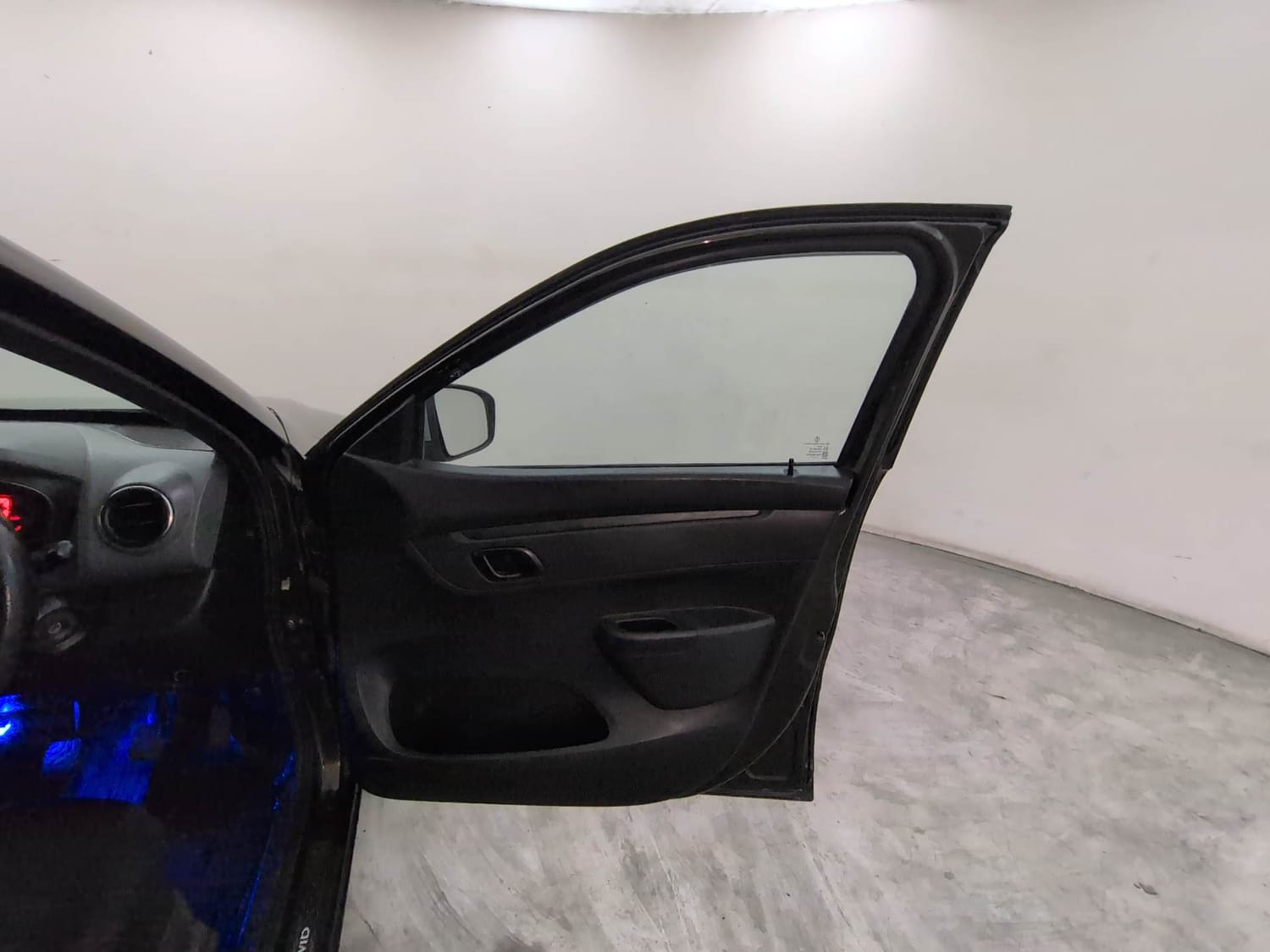 Used 2017 Renault Kwid RXT (O) 1.0 SCE Edition Petrol Manual interior RIGHT FRONT DOOR OPEN VIEW