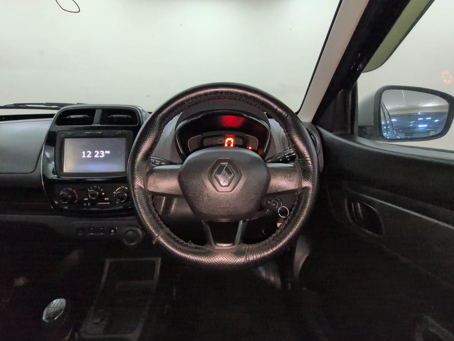 Used 2017 Renault Kwid RXT (O) 1.0 SCE Edition Petrol Manual interior STEERING VIEW