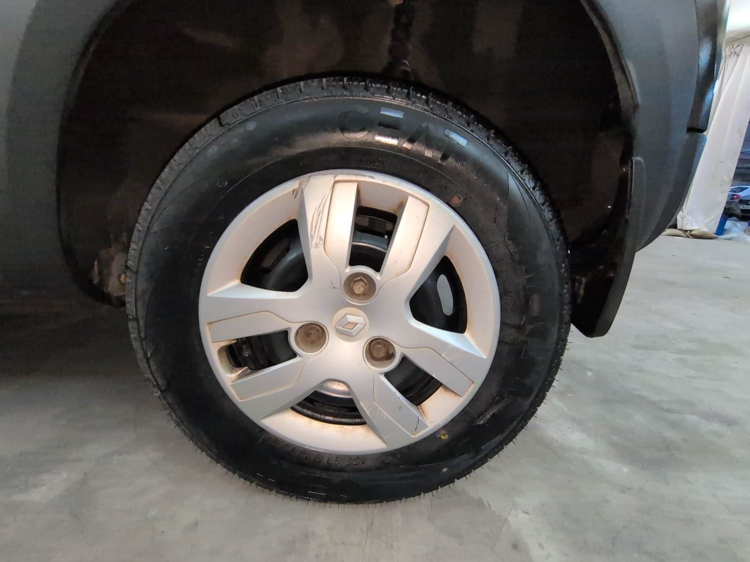 Used 2017 Renault Kwid RXT (O) 1.0 SCE Edition Petrol Manual tyres LEFT REAR TYRE RIM VIEW