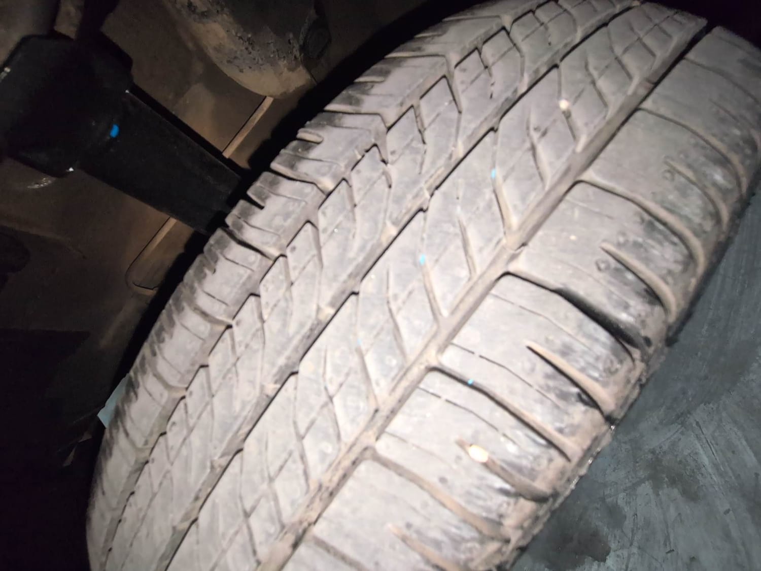 Used 2017 Renault Kwid RXT (O) 1.0 SCE Edition Petrol Manual tyres LEFT FRONT TYRE TREAD VIEW