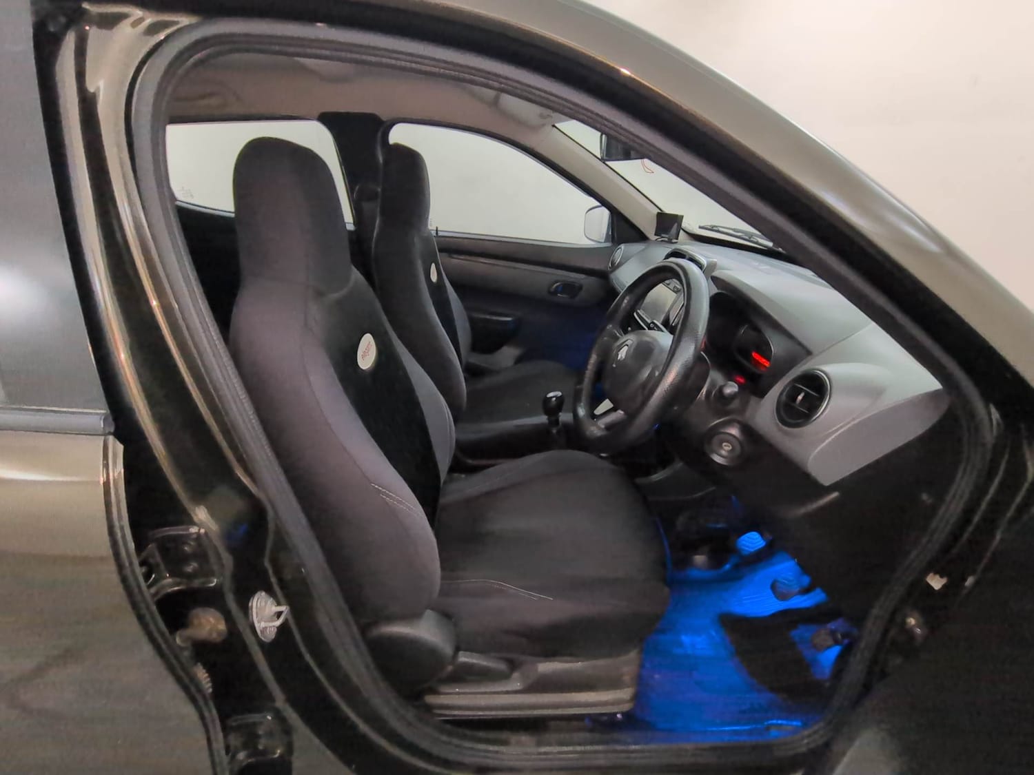 Used 2017 Renault Kwid RXT (O) 1.0 SCE Edition Petrol Manual interior RIGHT SIDE FRONT DOOR CABIN VIEW