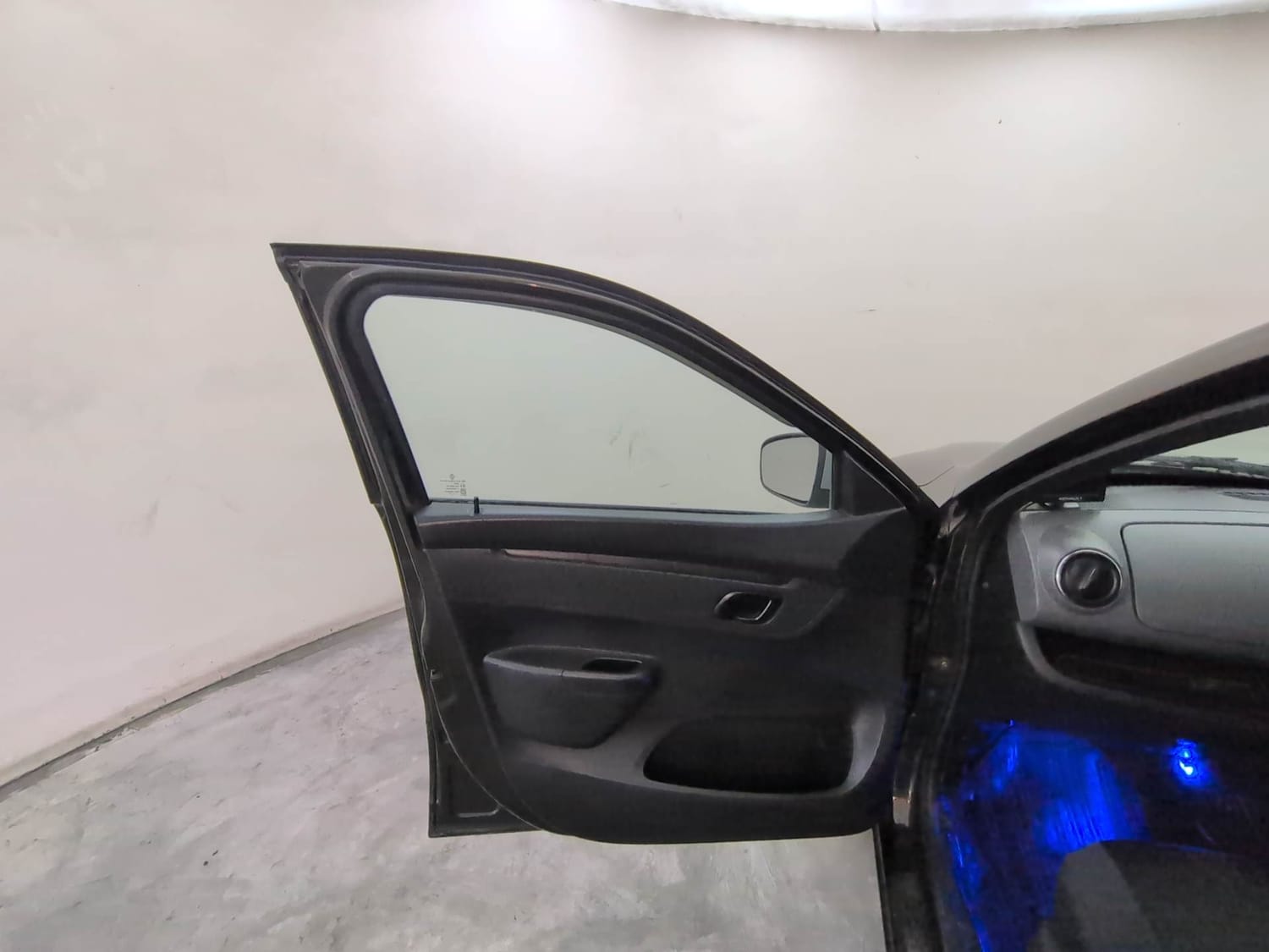 Used 2017 Renault Kwid RXT (O) 1.0 SCE Edition Petrol Manual interior LEFT FRONT DOOR OPEN VIEW