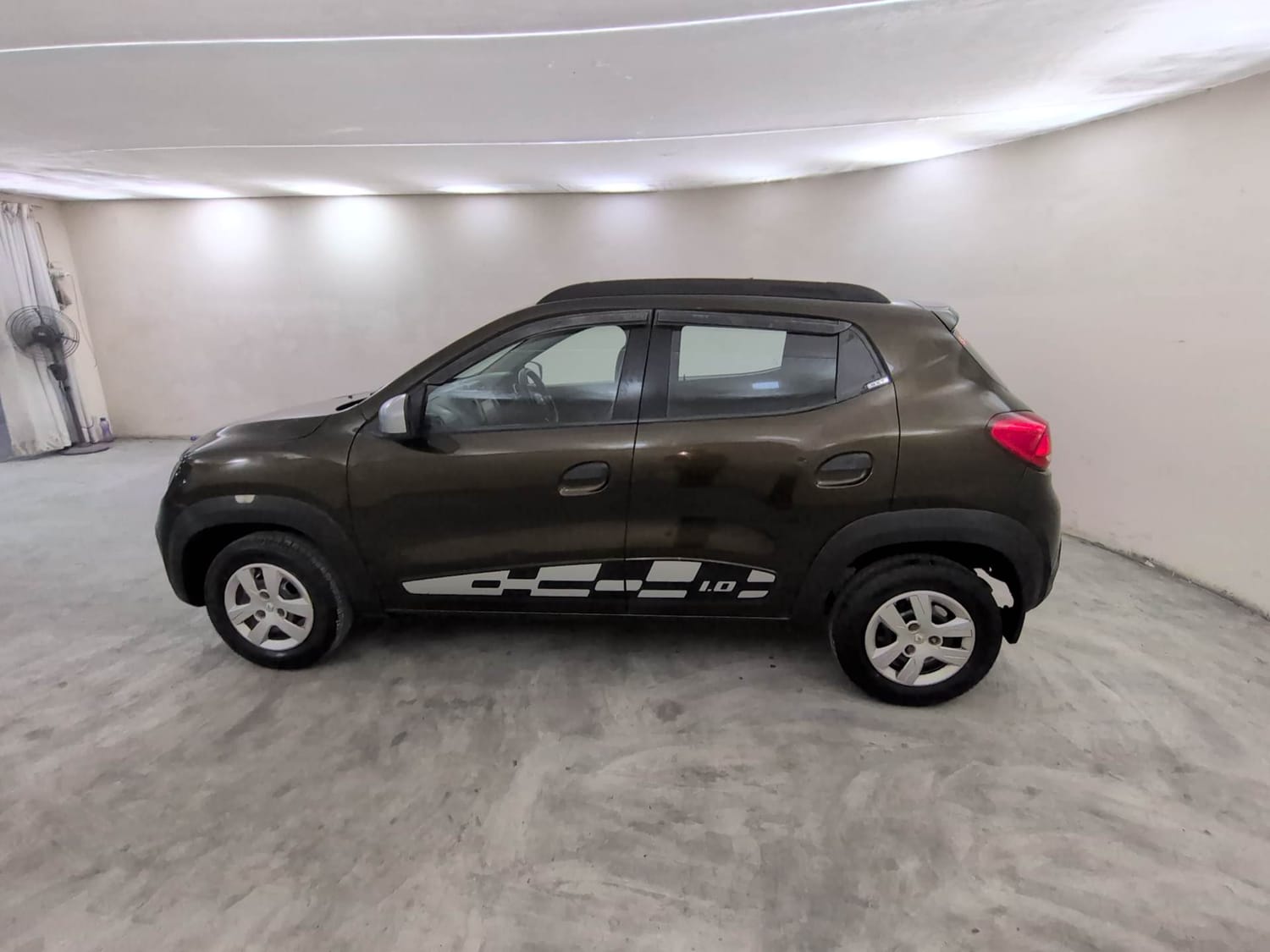 Used 2017 Renault Kwid RXT (O) 1.0 SCE Edition Petrol Manual exterior LEFT SIDE VIEW