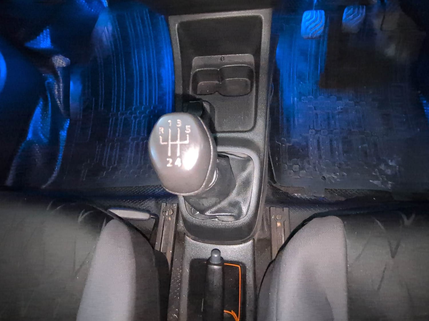 Used 2017 Renault Kwid RXT (O) 1.0 SCE Edition Petrol Manual interior GEAR  KNOB VIEW