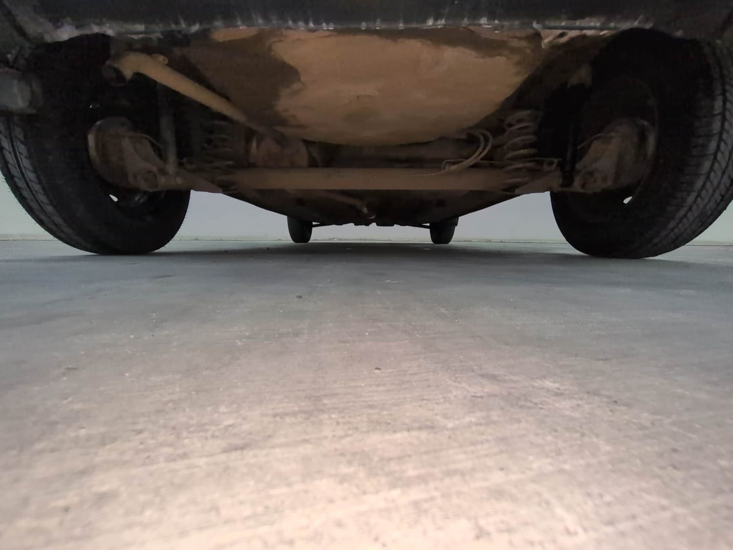 Used 2017 Renault Kwid RXT (O) 1.0 SCE Edition Petrol Manual extra REAR UNDERBODY VIEW (TAKEN FROM REAR)