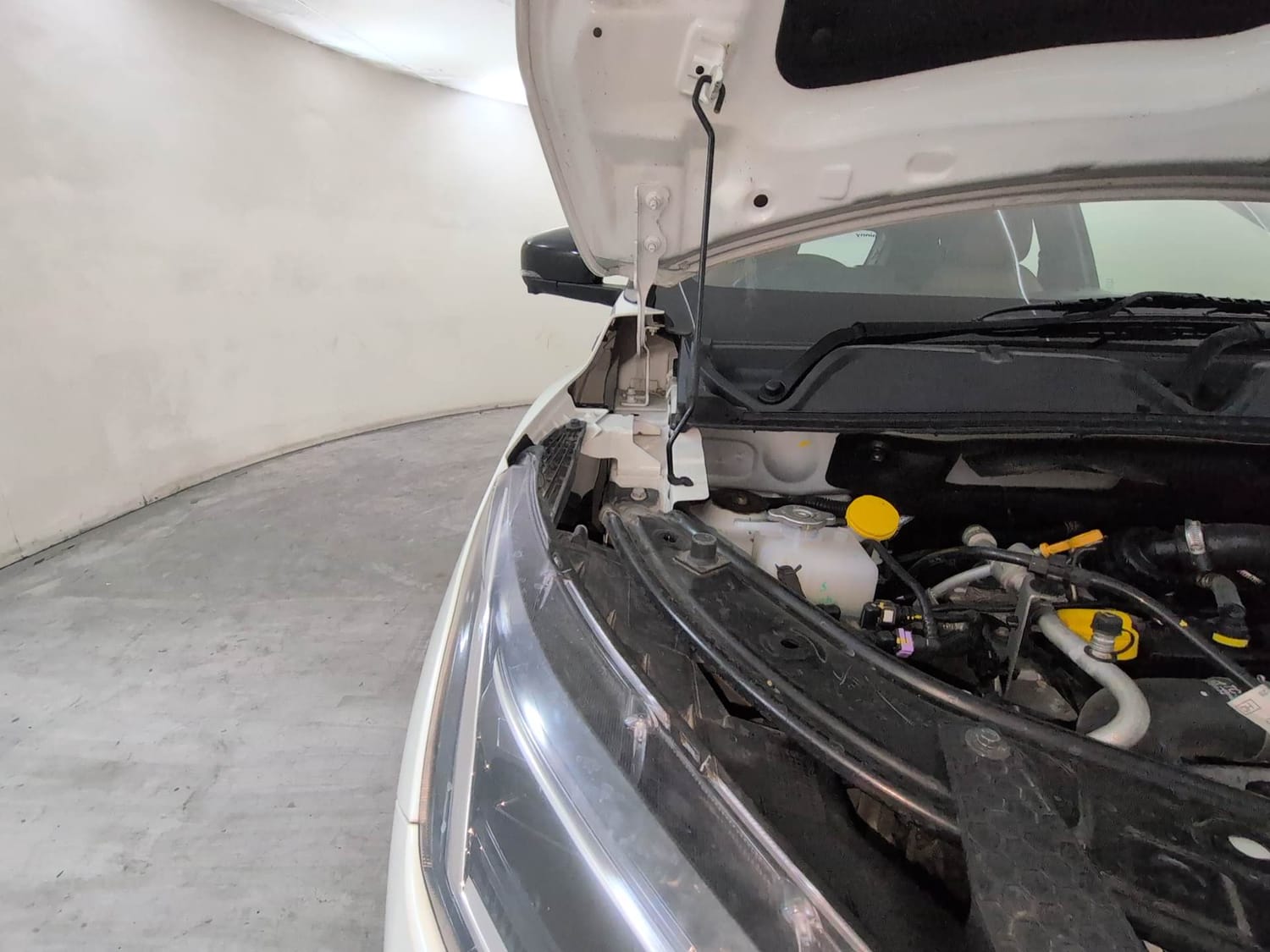Used 2025 Nissan Magnite Tekna HRAO 1.0 Turbo Petrol MT Petrol Manual engine ENGINE RIGHT SIDE HINGE & APRON VIEW
