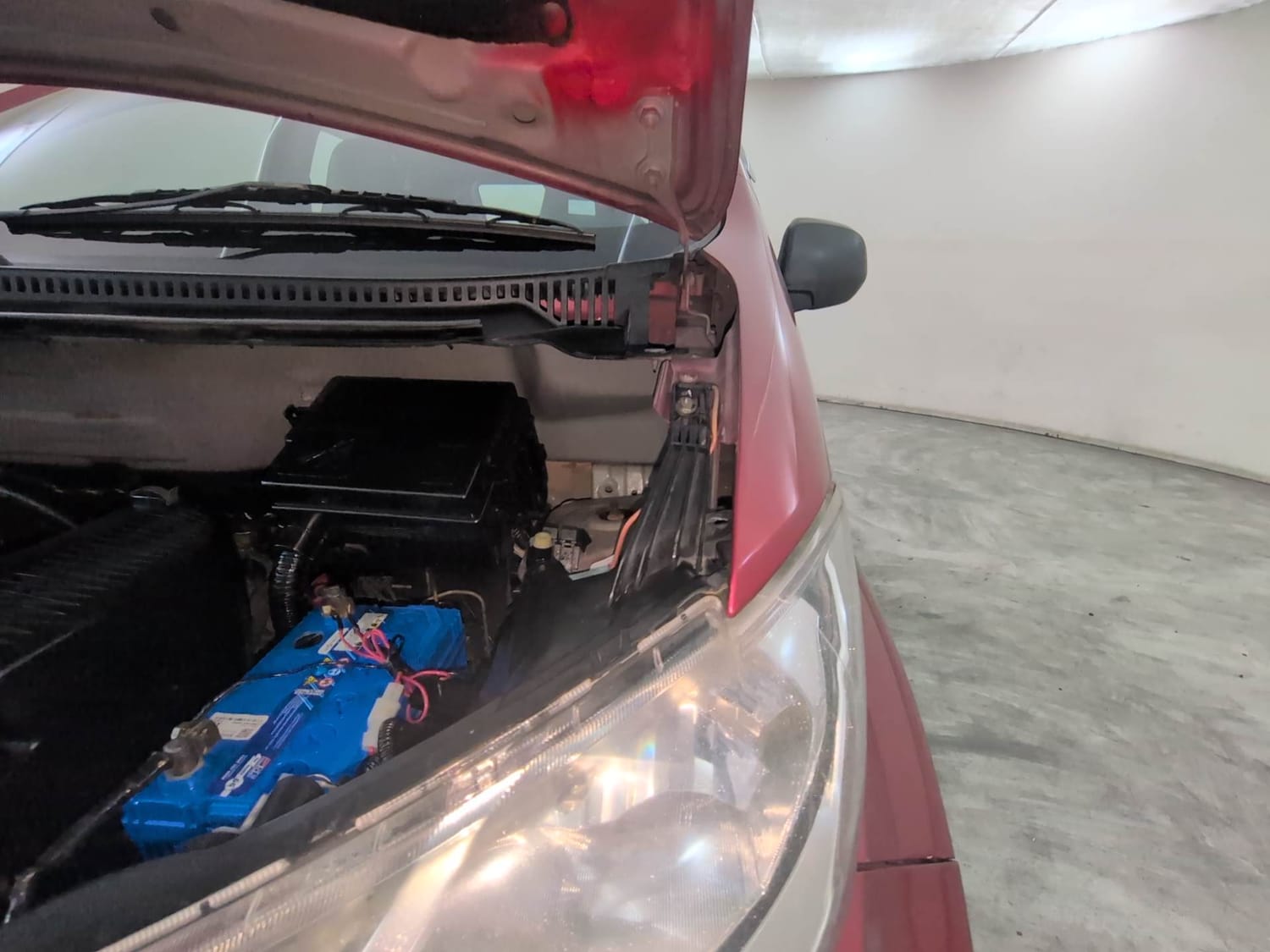 Used 2020 Datsun Redi-GO S Petrol Manual engine ENGINE LEFT SIDE HINGE & APRON VIEW