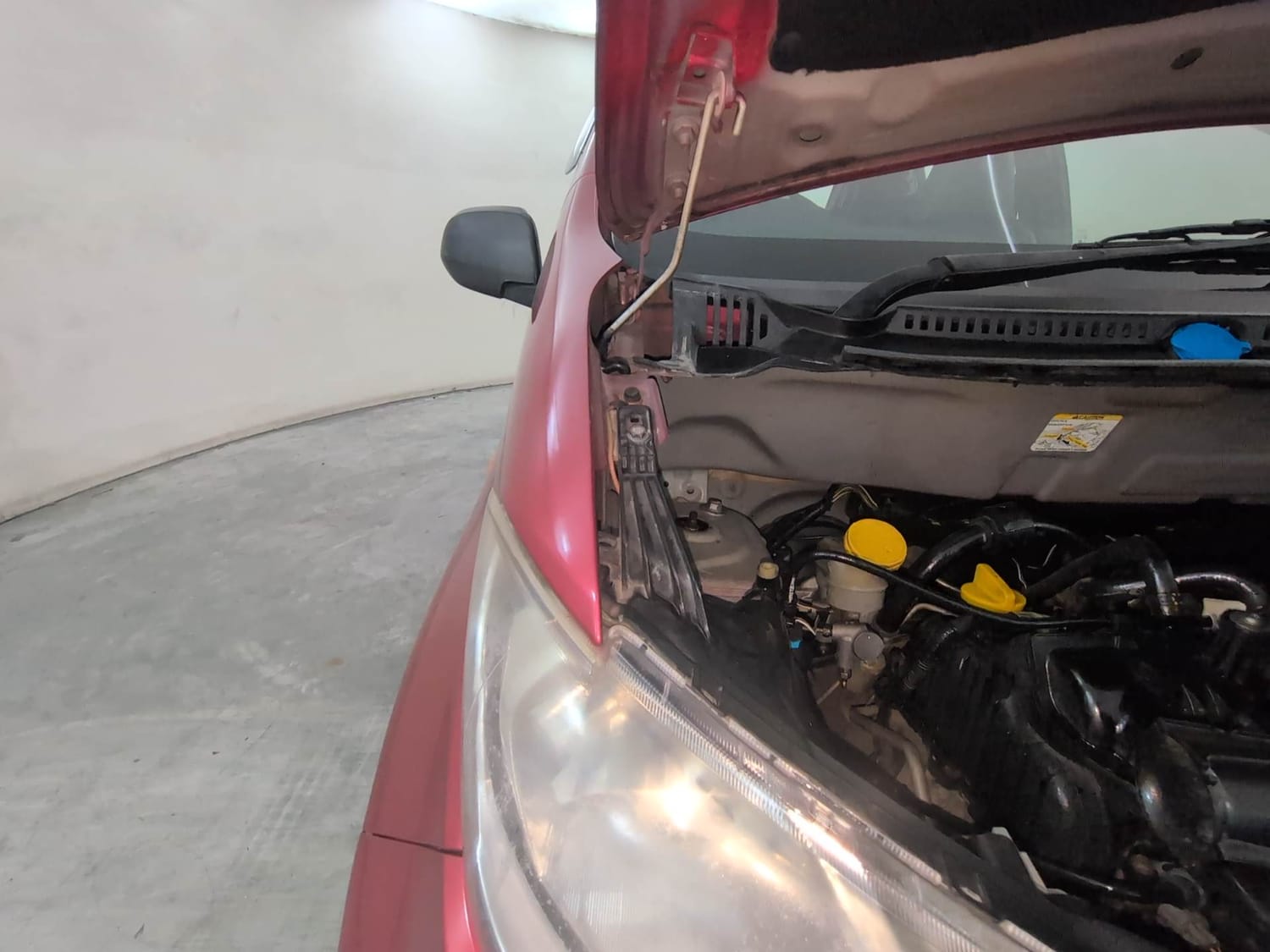 Used 2020 Datsun Redi-GO S Petrol Manual engine ENGINE RIGHT SIDE HINGE & APRON VIEW