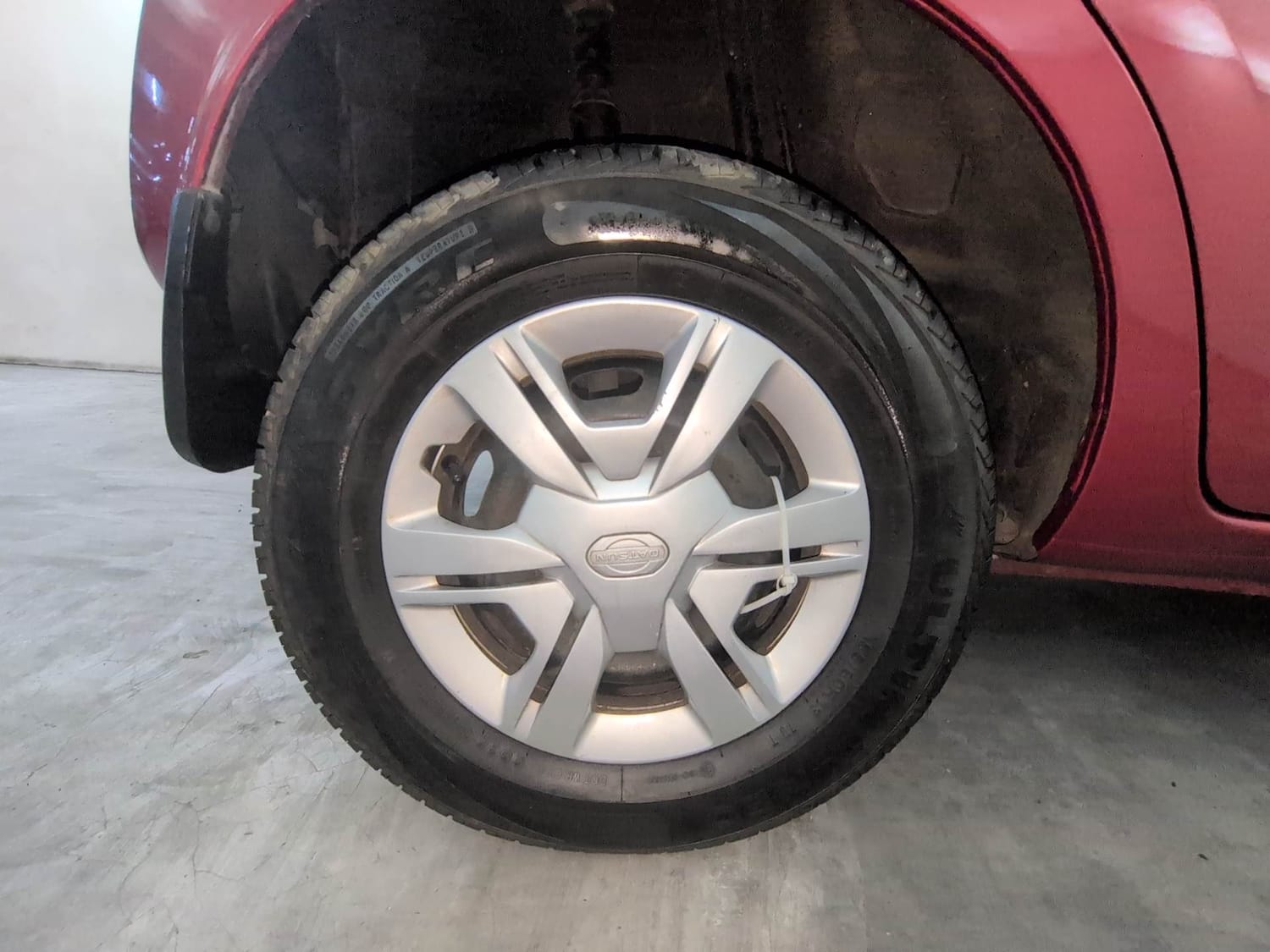Used 2020 Datsun Redi-GO S Petrol Manual tyres RIGHT REAR TYRE RIM VIEW