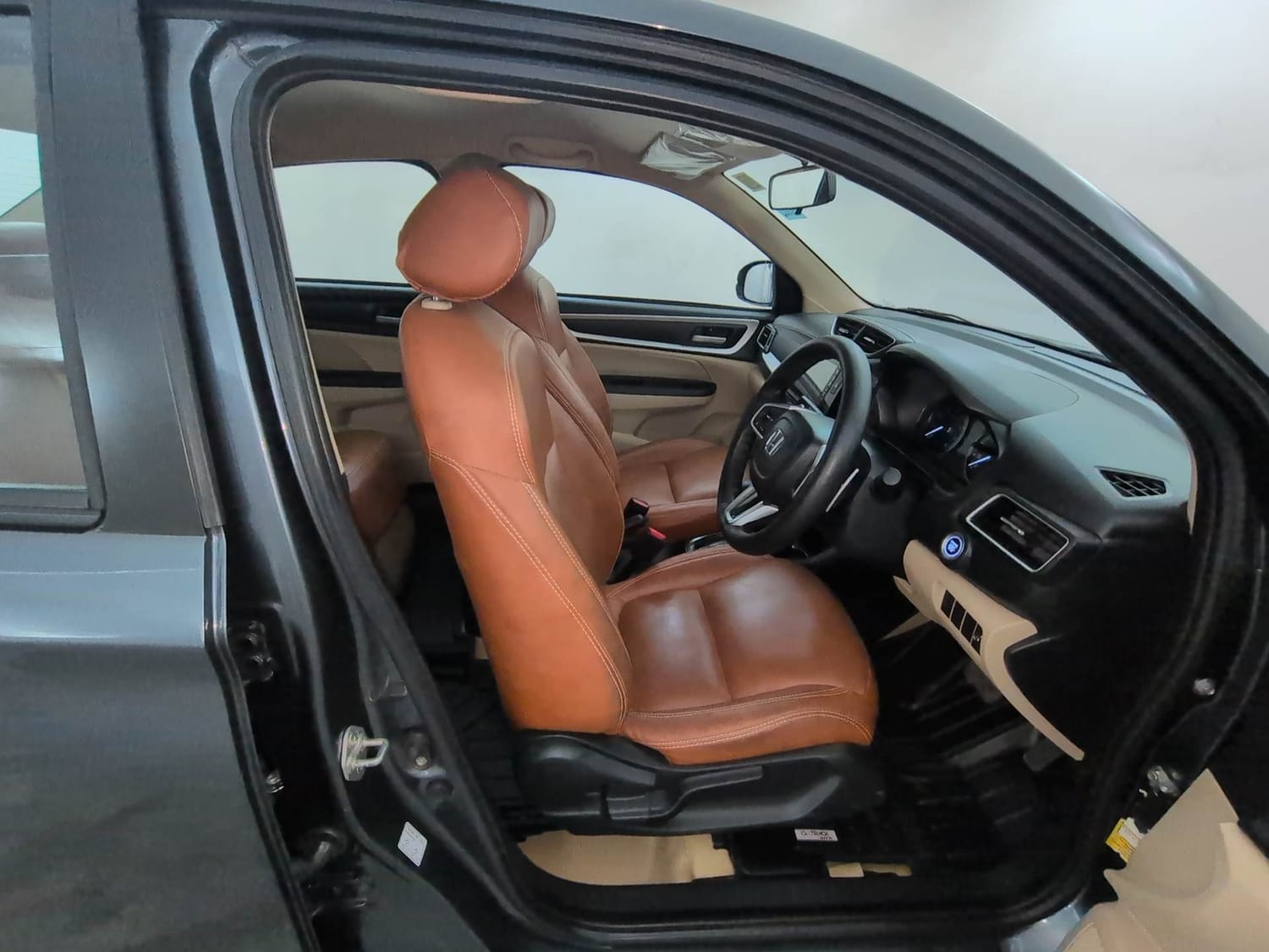 Used 2025 honda Amaze 2nd Generation VX 1.2 Petrol CVT Petrol Automatic interior RIGHT SIDE FRONT DOOR CABIN VIEW