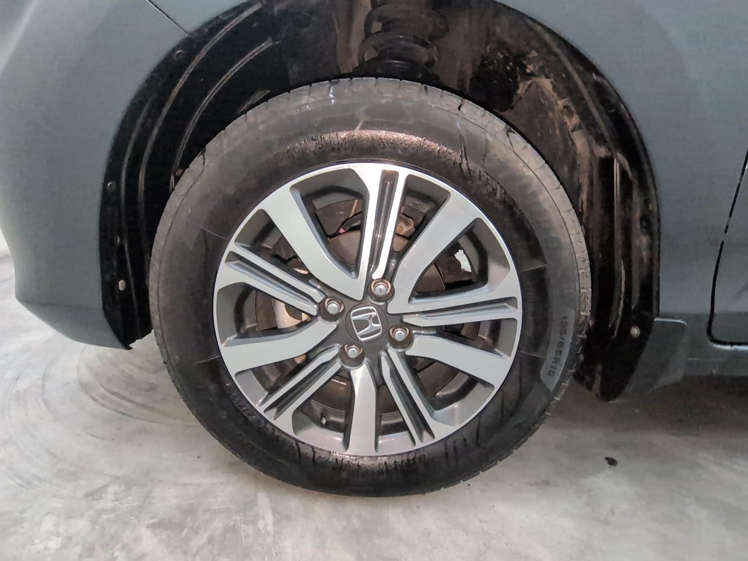Used 2025 honda Amaze 2nd Generation VX 1.2 Petrol CVT Petrol Automatic tyres LEFT FRONT TYRE RIM VIEW