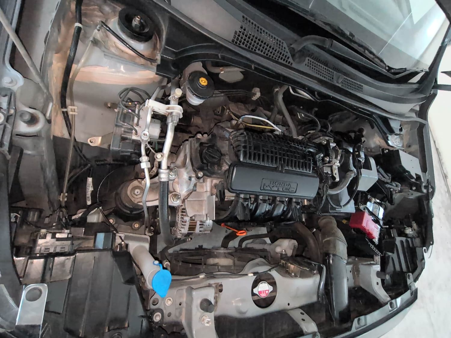 Used 2025 honda Amaze 2nd Generation VX 1.2 Petrol CVT Petrol Automatic engine ENGINE RIGHT SIDE VIEW
