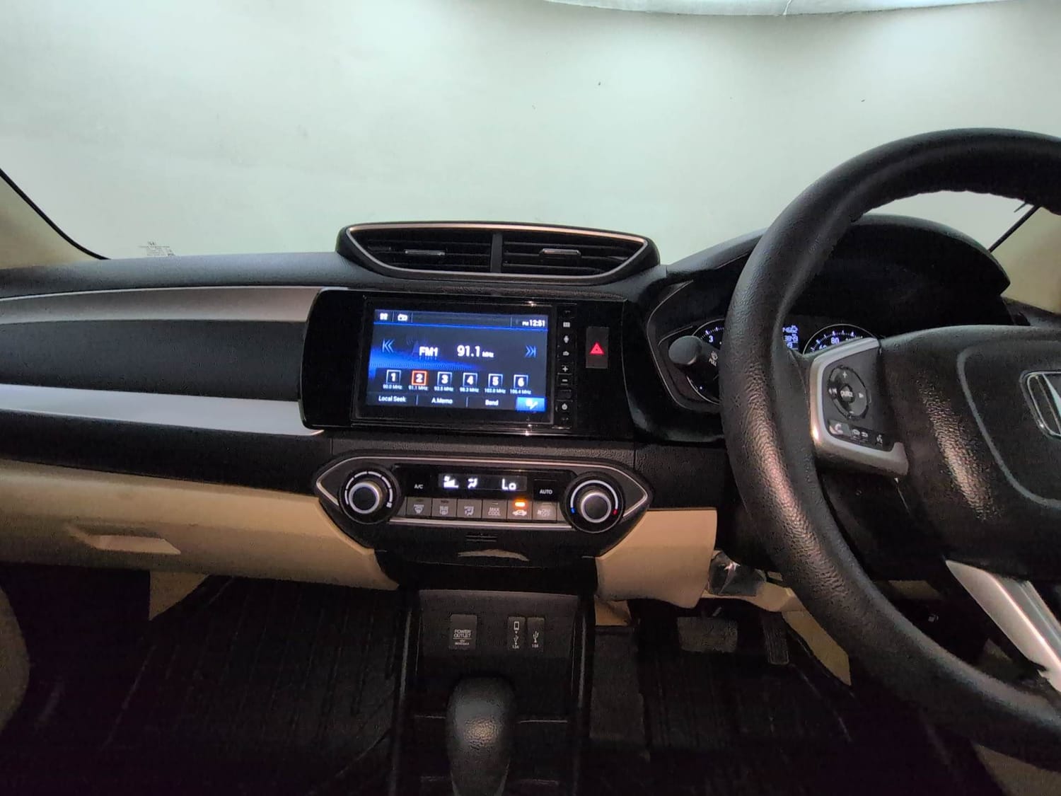 Used 2025 honda Amaze 2nd Generation VX 1.2 Petrol CVT Petrol Automatic interior MUSIC SYSTEM & AC CONTROL VIEW