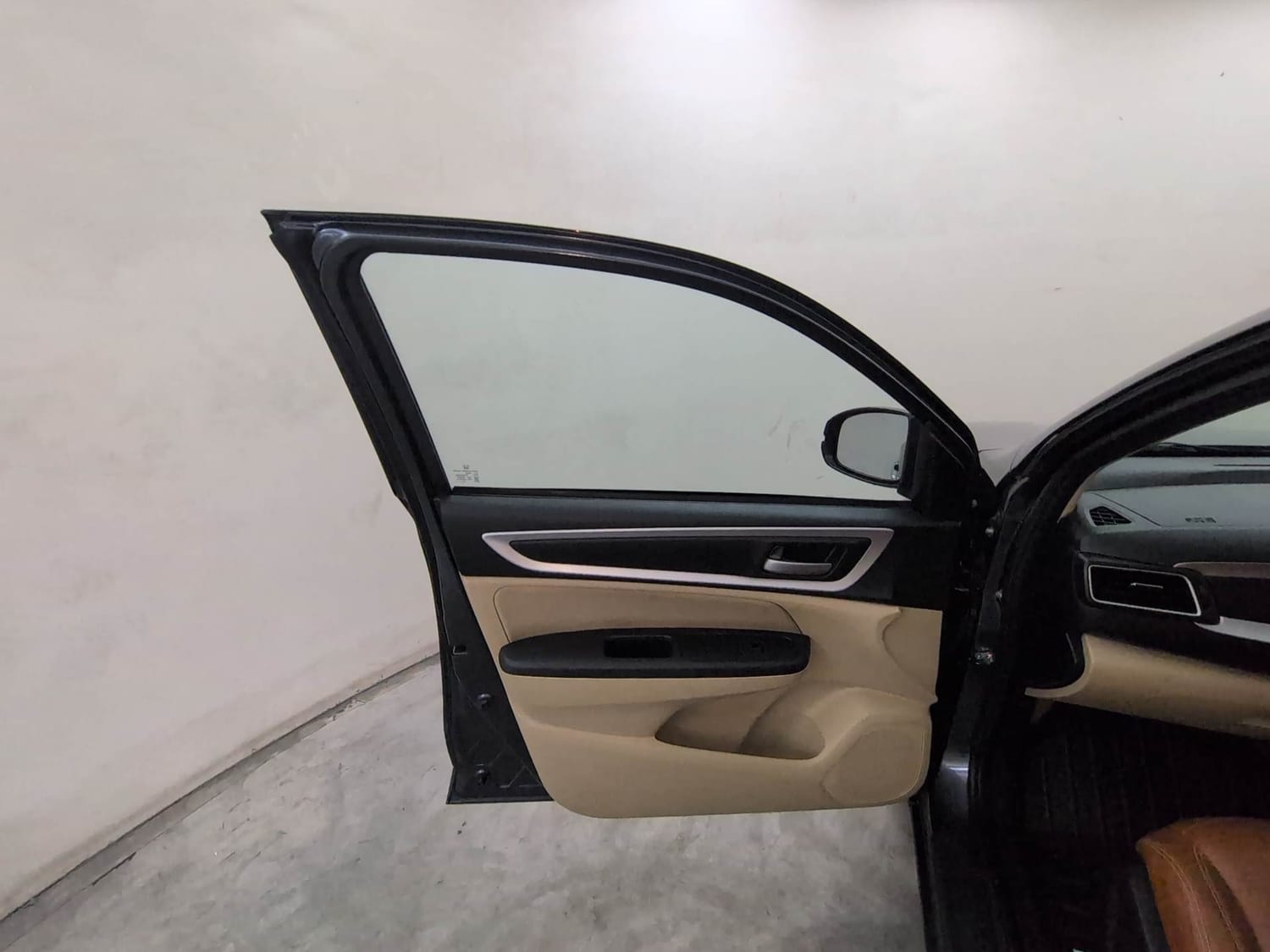 Used 2025 honda Amaze 2nd Generation VX 1.2 Petrol CVT Petrol Automatic interior LEFT FRONT DOOR OPEN VIEW