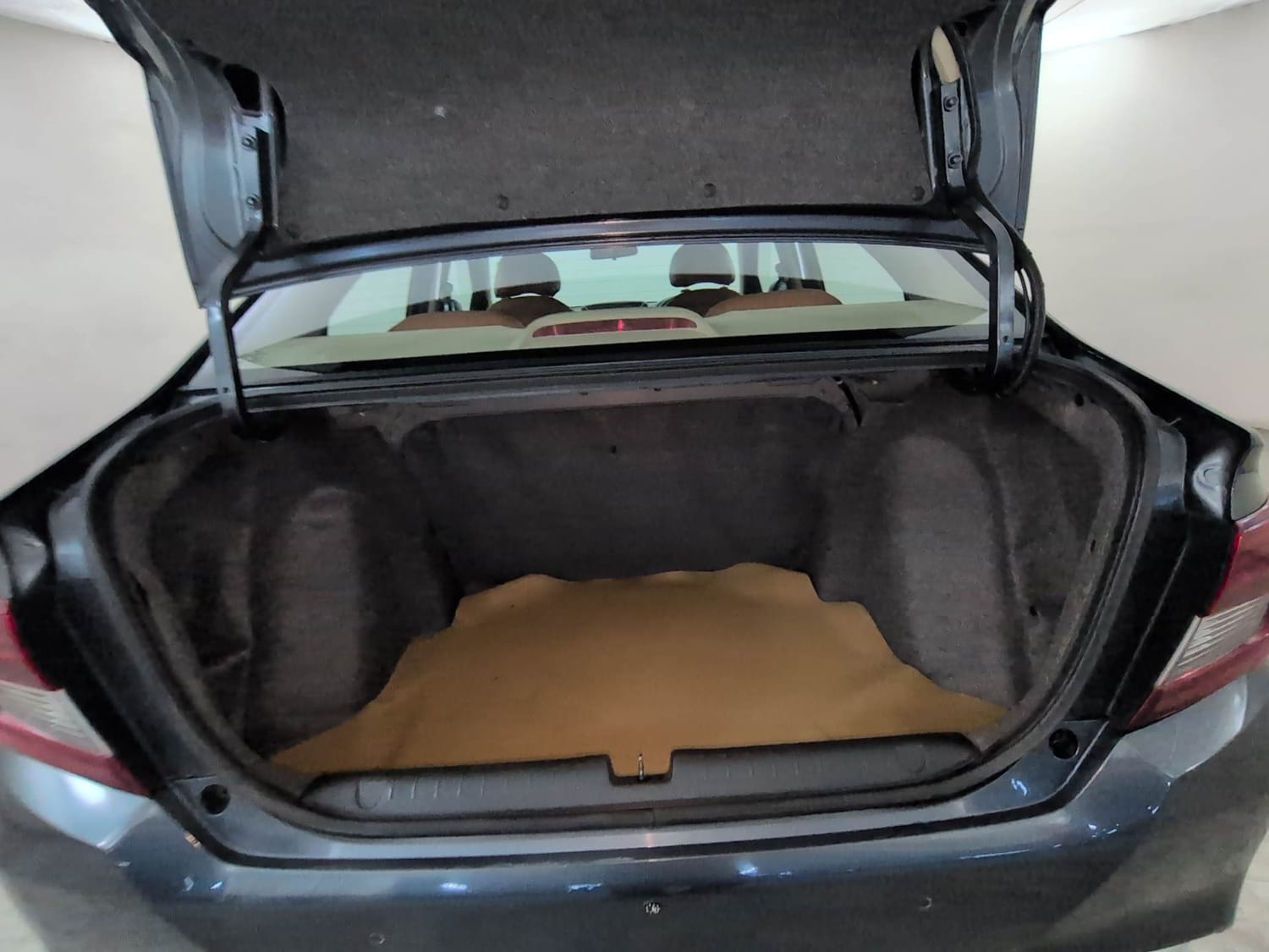 Used 2025 honda Amaze 2nd Generation VX 1.2 Petrol CVT Petrol Automatic interior DICKY INSIDE VIEW