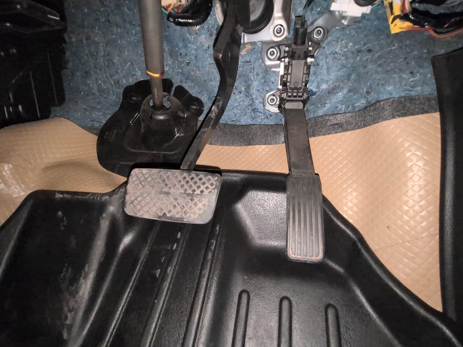 Used 2025 honda Amaze 2nd Generation VX 1.2 Petrol CVT Petrol Automatic interior PEDALS VIEW