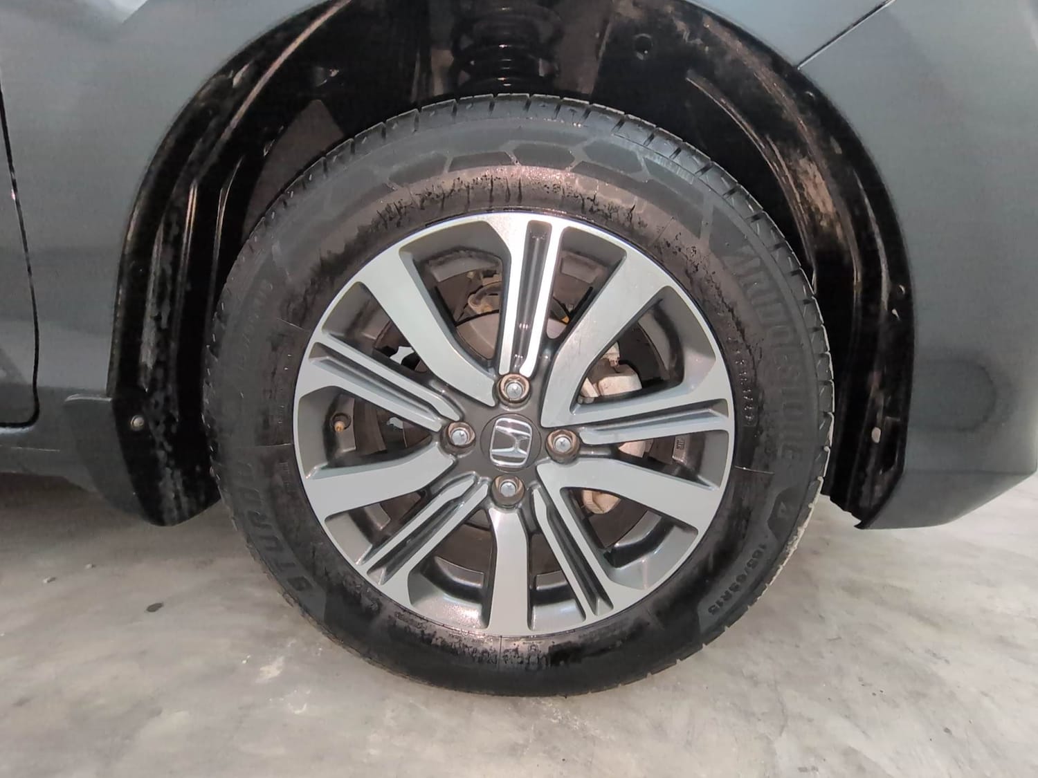 Used 2025 honda Amaze 2nd Generation VX 1.2 Petrol CVT Petrol Automatic tyres RIGHT FRONT TYRE RIM VIEW
