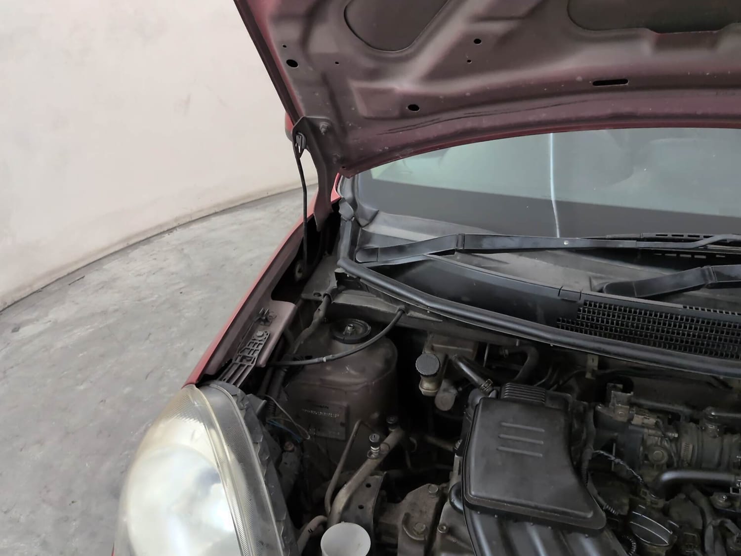 Used 2018 Nissan Micra Active XV Petrol Manual engine ENGINE RIGHT SIDE HINGE & APRON VIEW