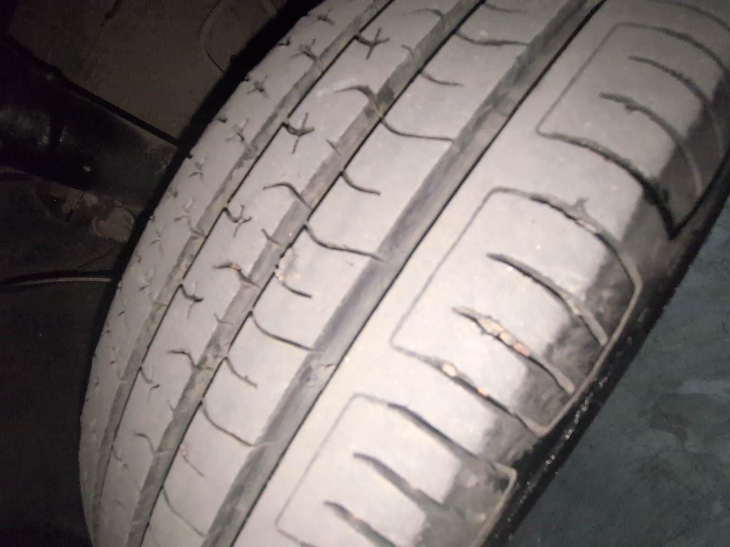Used 2021 Hyundai Grand i10 Nios Sportz AMT 1.2 CRDi Diesel Automatic tyres RIGHT FRONT TYRE TREAD VIEW