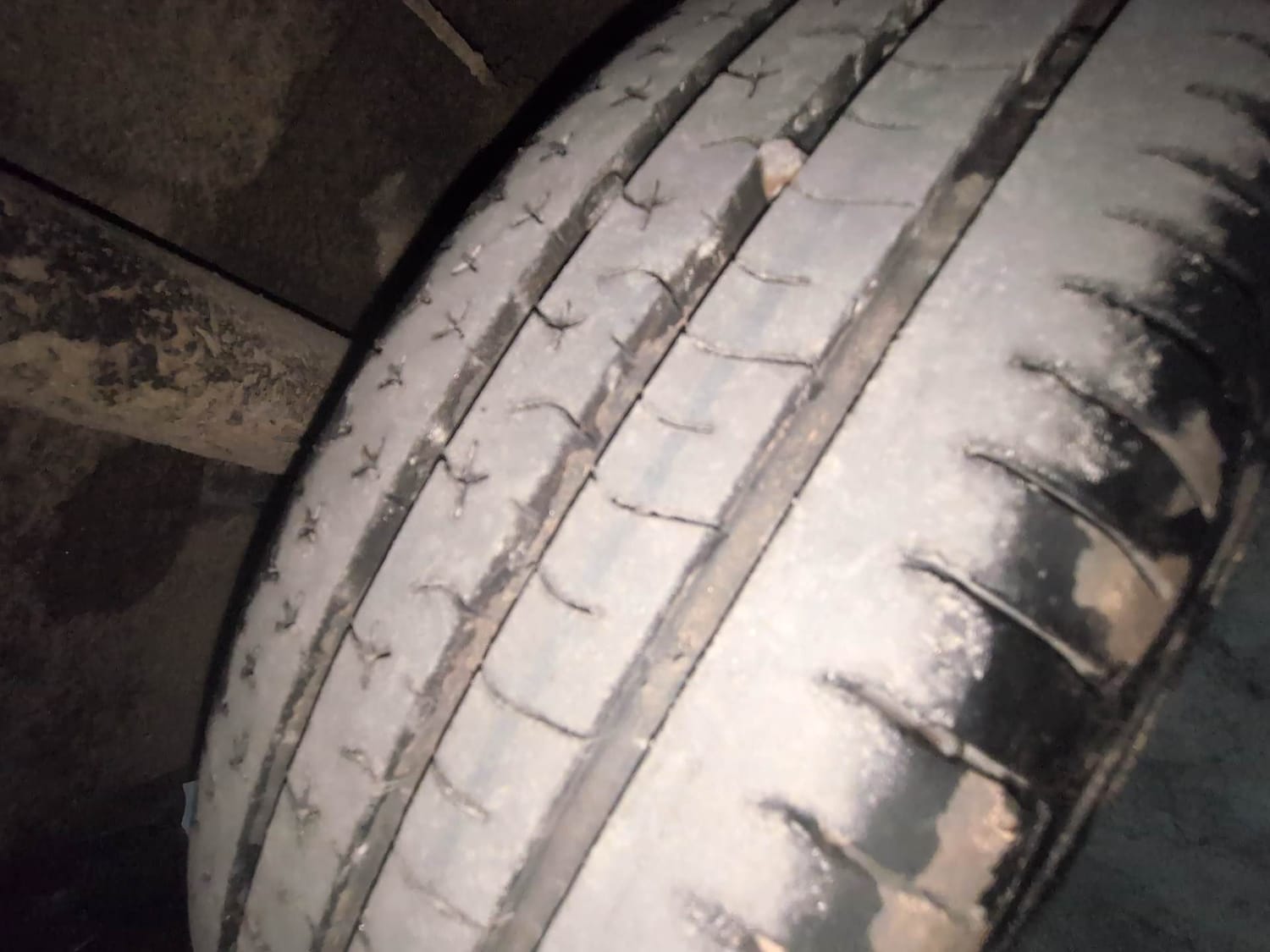 Used 2021 Hyundai Grand i10 Nios Sportz AMT 1.2 CRDi Diesel Automatic tyres RIGHT REAR TYRE TREAD VIEW