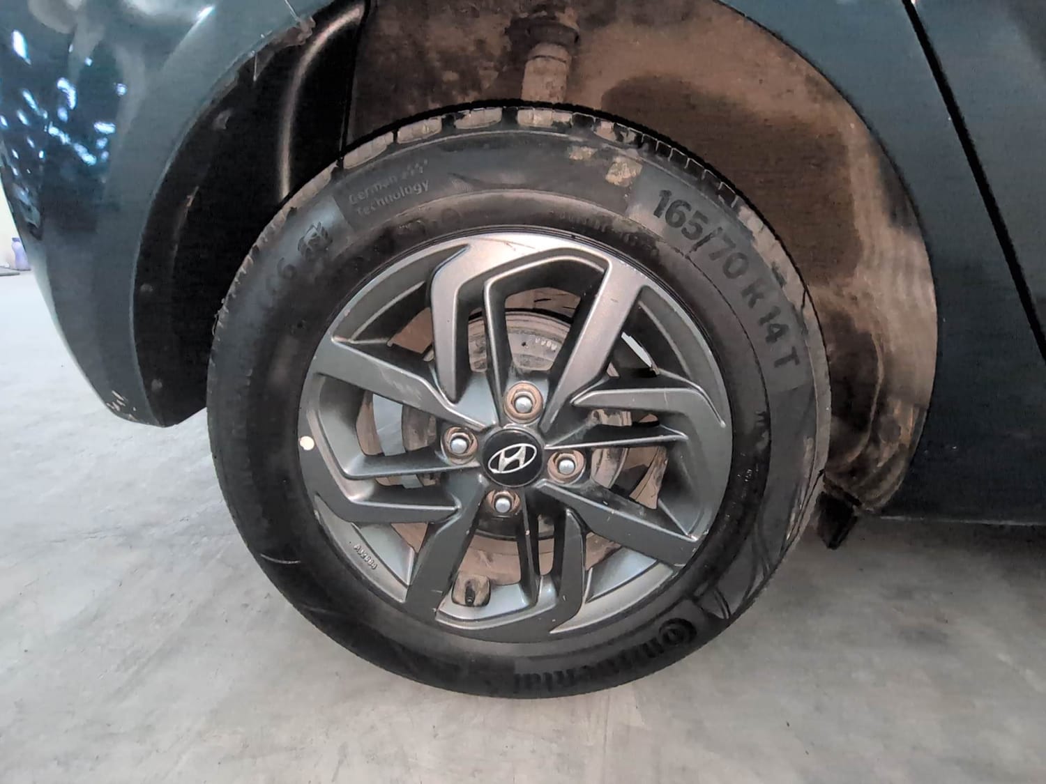 Used 2021 Hyundai Grand i10 Nios Sportz AMT 1.2 CRDi Diesel Automatic tyres RIGHT REAR TYRE RIM VIEW