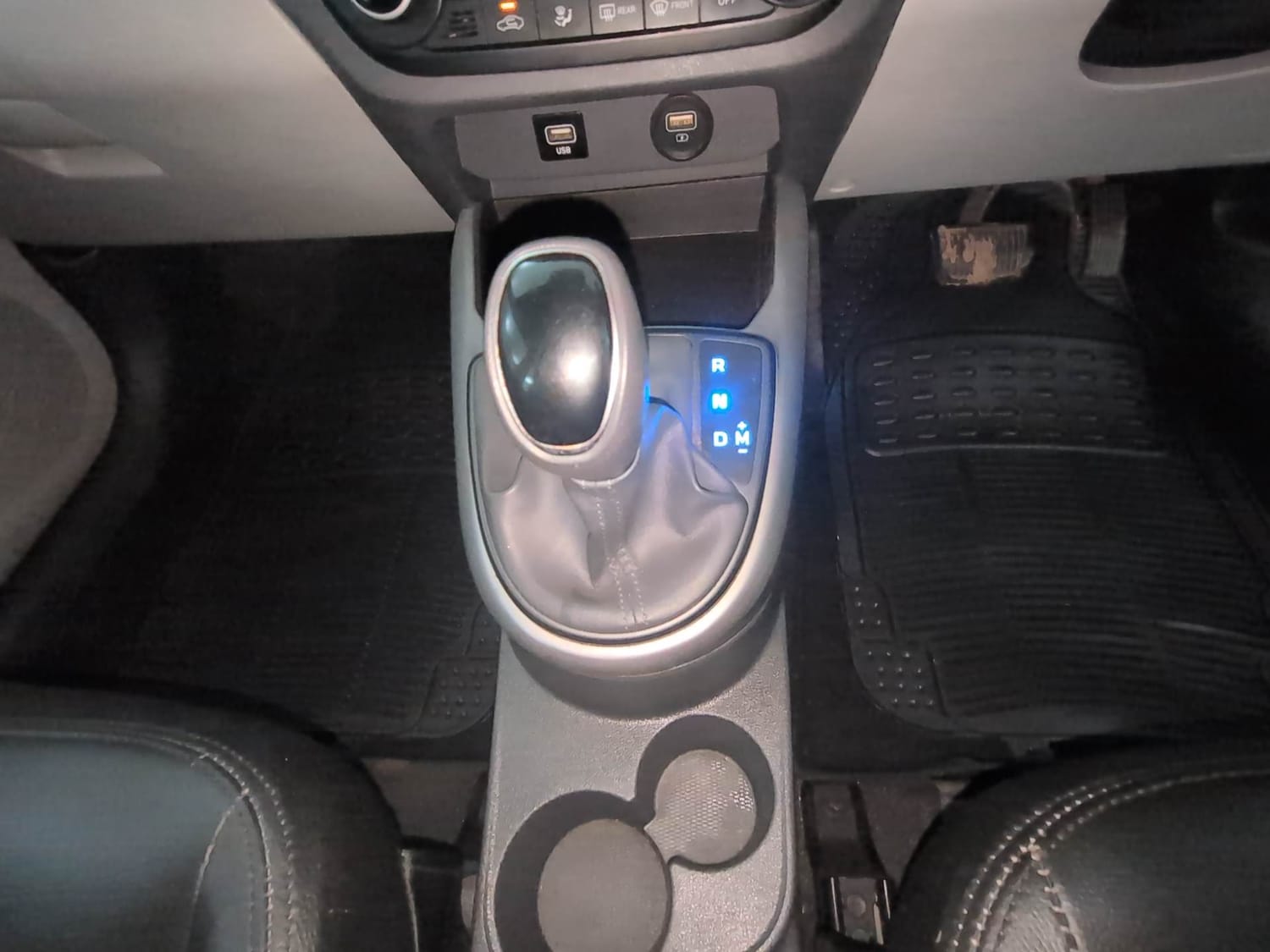 Used 2021 Hyundai Grand i10 Nios Sportz AMT 1.2 CRDi Diesel Automatic interior GEAR  KNOB VIEW