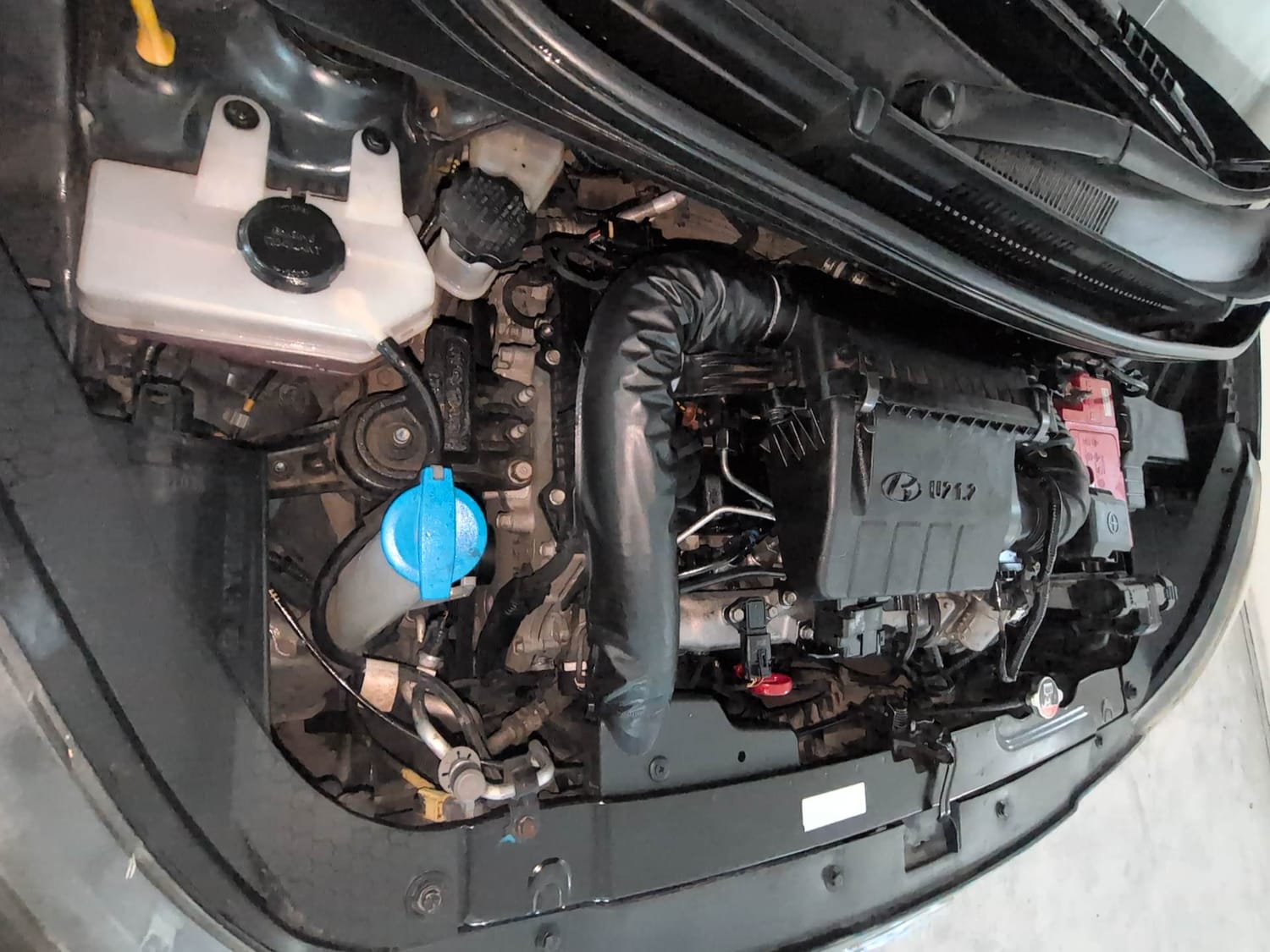 Used 2021 Hyundai Grand i10 Nios Sportz AMT 1.2 CRDi Diesel Automatic engine ENGINE RIGHT SIDE VIEW
