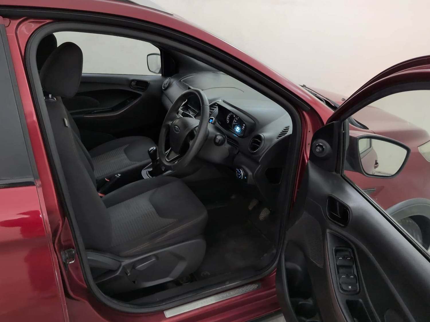 Used 2020 Ford Freestyle Titanium Plus 1.2 Ti-VCT Petrol Manual interior RIGHT SIDE FRONT DOOR CABIN VIEW