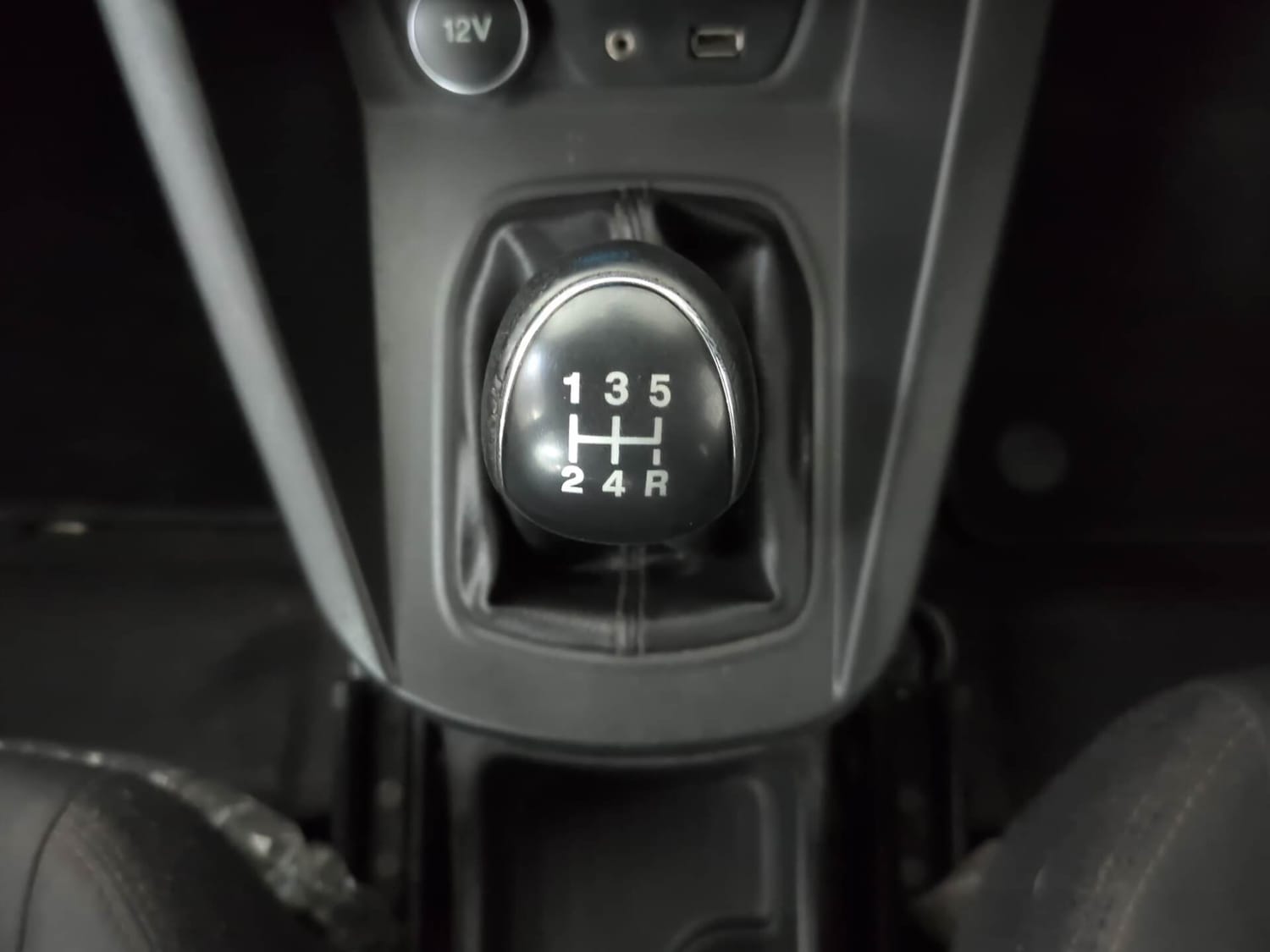 Used 2020 Ford Freestyle Titanium Plus 1.2 Ti-VCT Petrol Manual interior GEAR  KNOB VIEW
