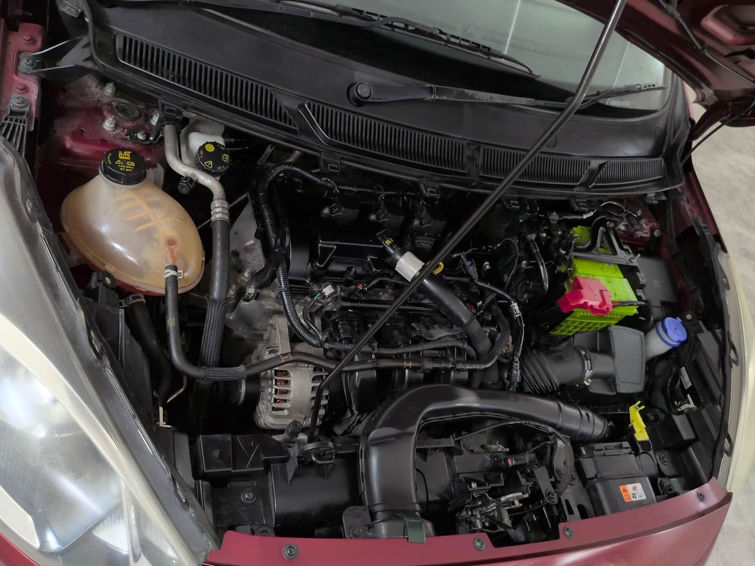 Used 2020 Ford Freestyle Titanium Plus 1.2 Ti-VCT Petrol Manual engine ENGINE RIGHT SIDE VIEW