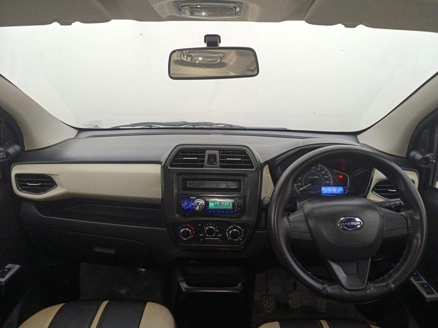 Used 2022 Datsun Redi-GO A Petrol Manual interior DASHBOARD VIEW