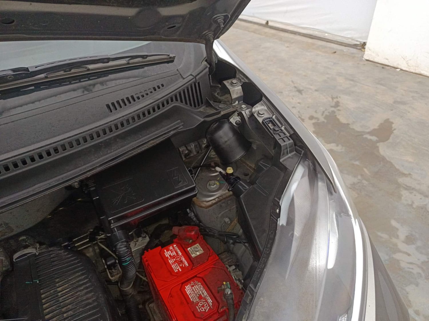 Used 2022 Datsun Redi-GO A Petrol Manual engine ENGINE LEFT SIDE HINGE & APRON VIEW