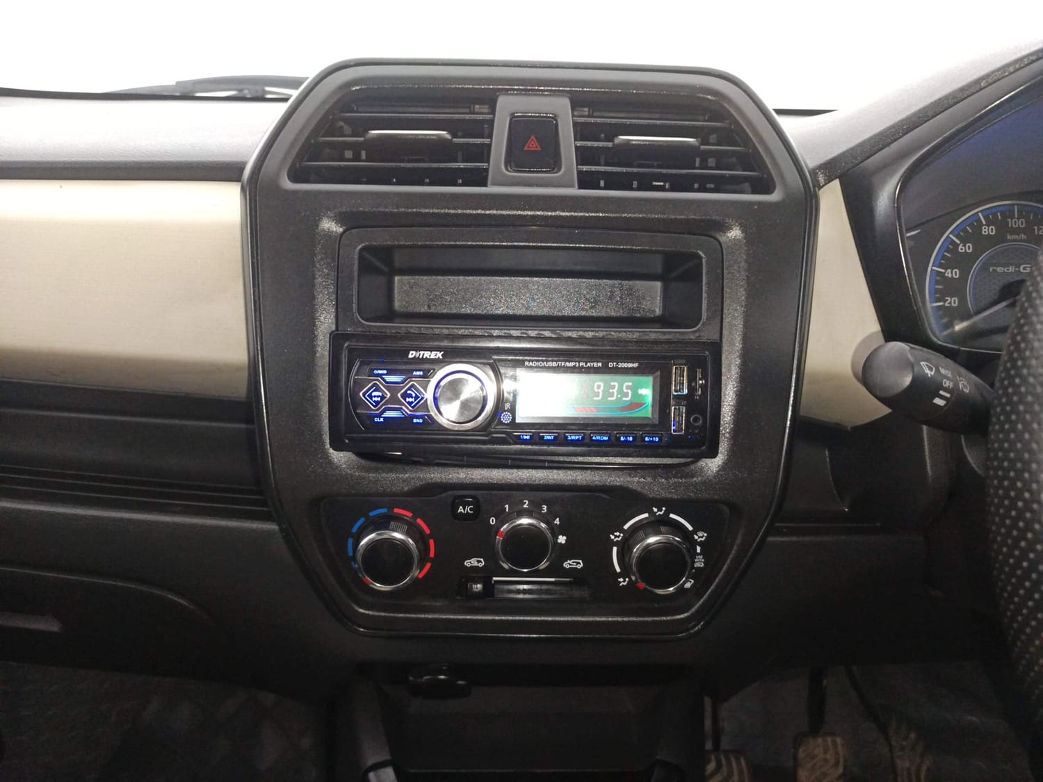 Used 2022 Datsun Redi-GO A Petrol Manual interior MUSIC SYSTEM & AC CONTROL VIEW