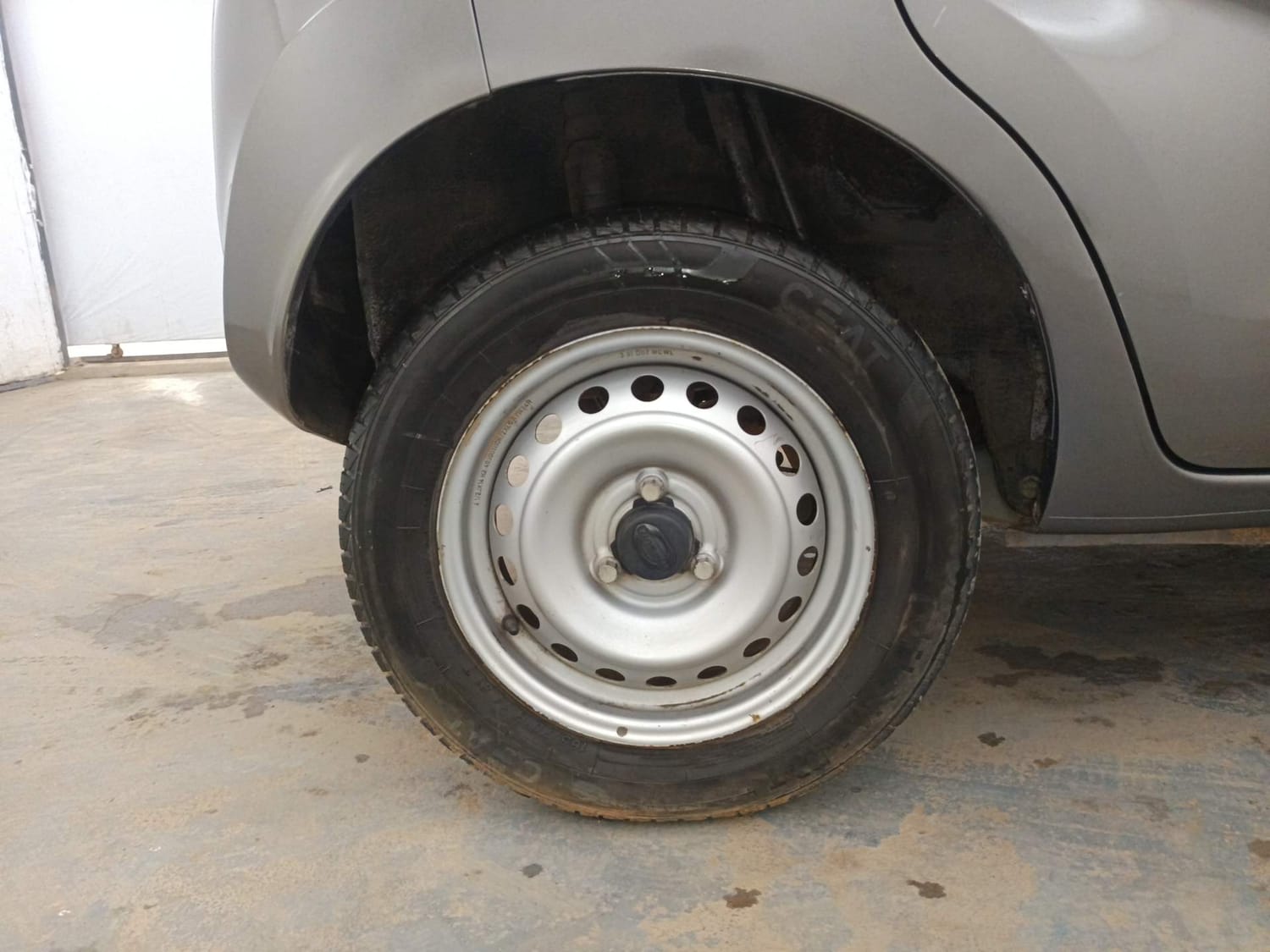 Used 2022 Datsun Redi-GO A Petrol Manual tyres RIGHT REAR TYRE RIM VIEW