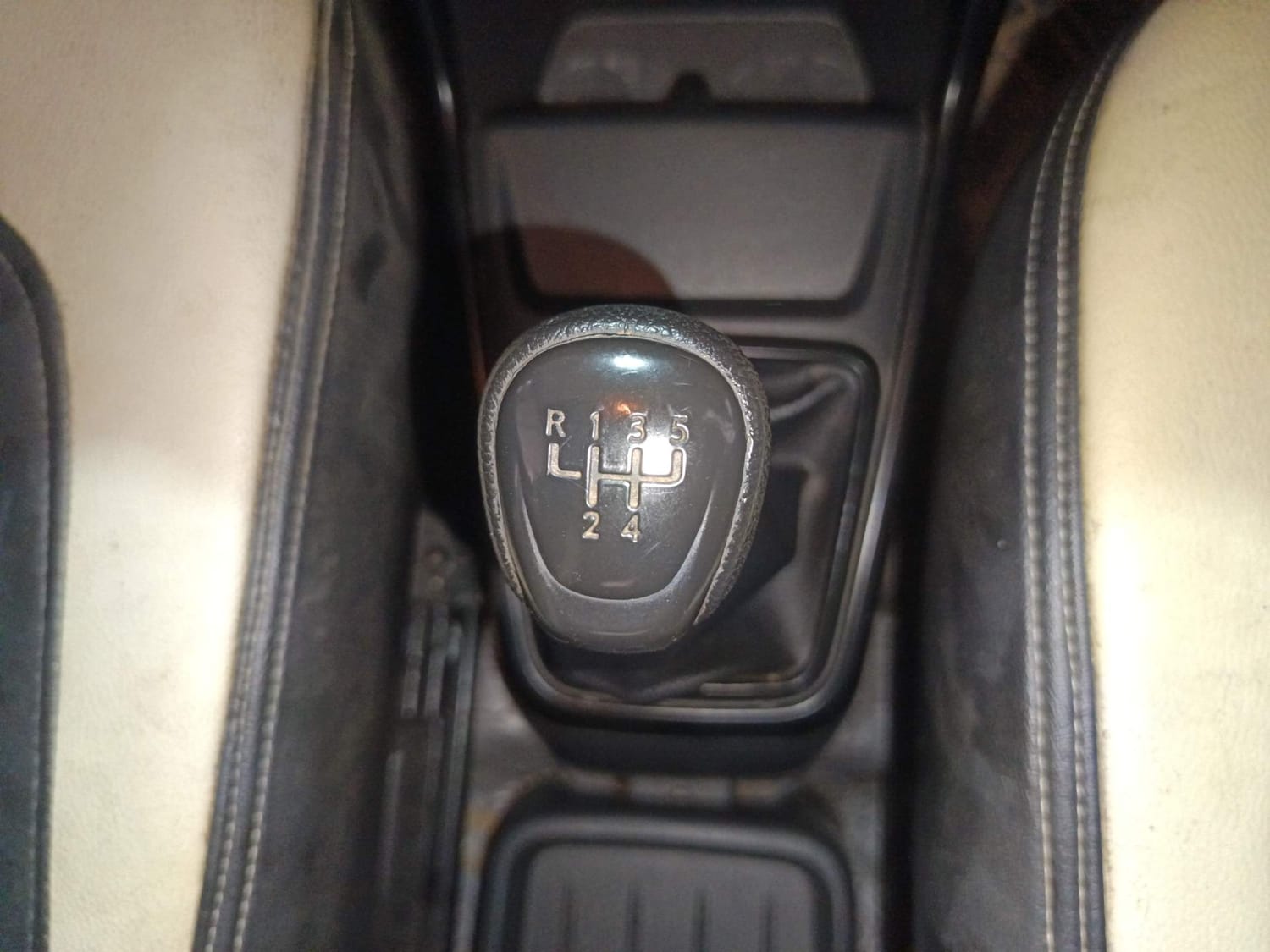 Used 2022 Datsun Redi-GO A Petrol Manual interior GEAR  KNOB VIEW