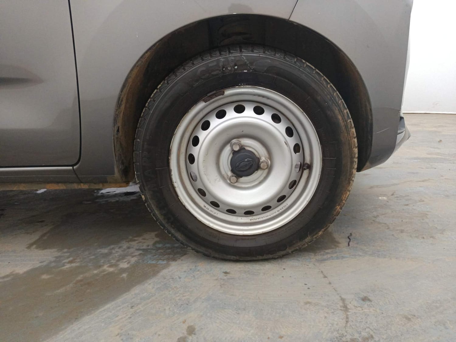 Used 2022 Datsun Redi-GO A Petrol Manual tyres RIGHT FRONT TYRE RIM VIEW